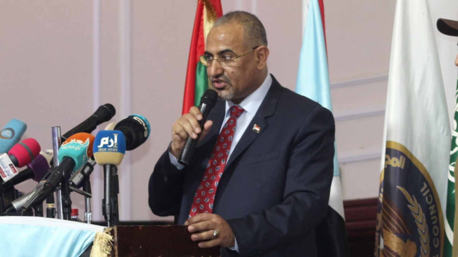 بعد إعلان التحالف "هروبه".. الانتقالي الجنوبي: عيدروس الزبيدي يواصل مهامه من عدن