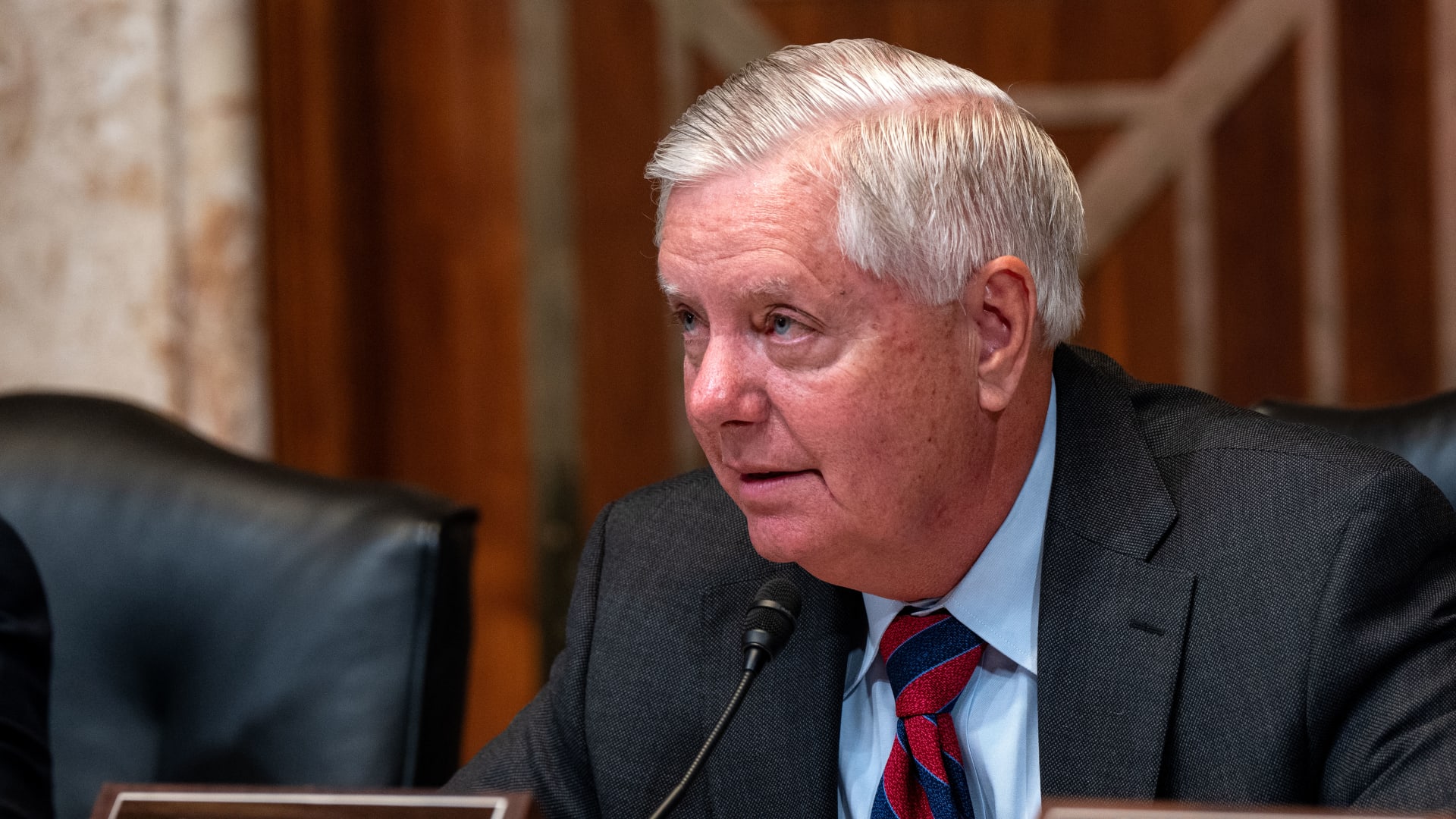 ليندسي غراهام: ترامب "أعطى الضوء الأخضر" لمشروع قانون العقوبات على روسيا