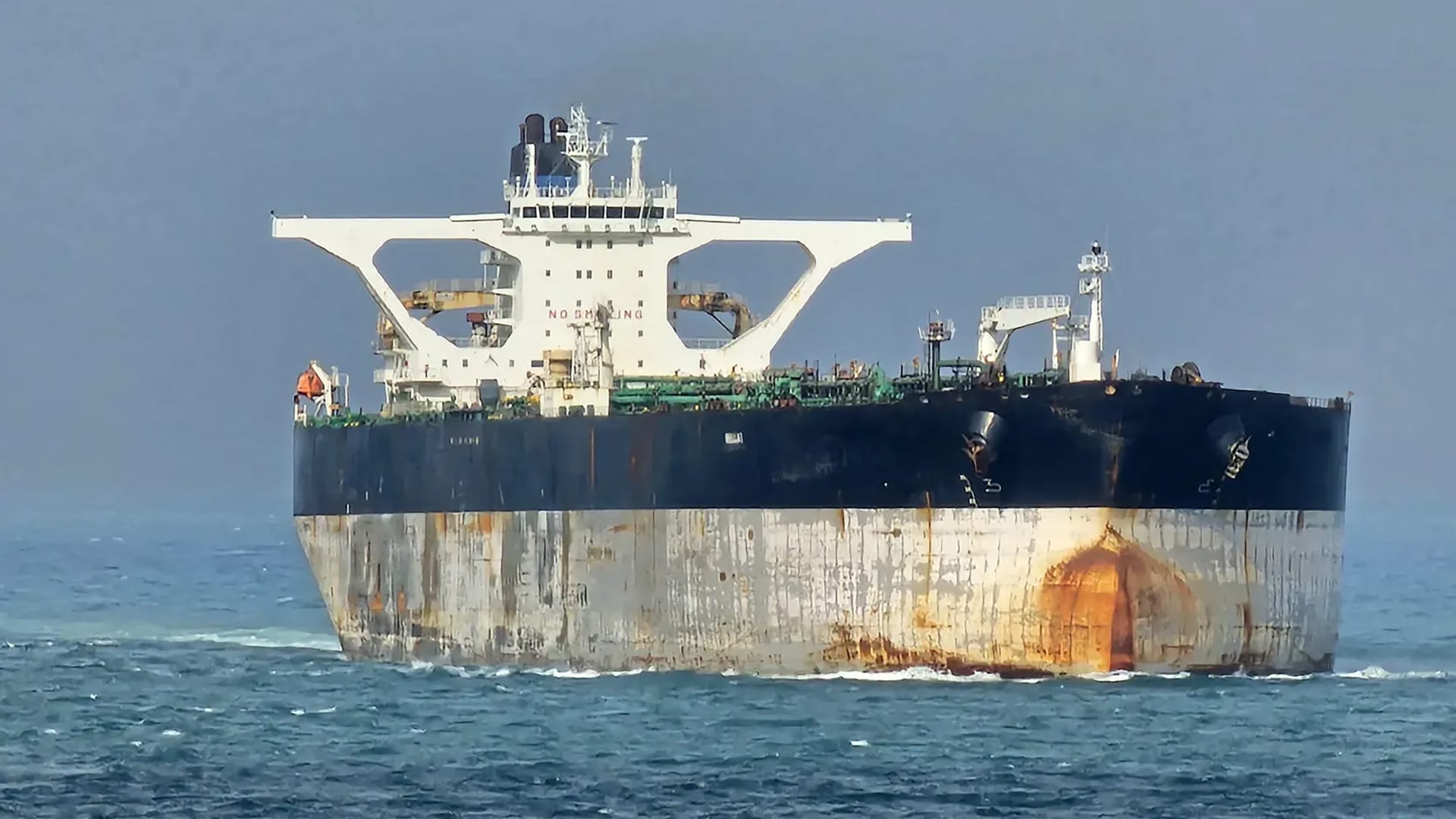 إحداهما روسية.. تفاصيل سيطرة أمريكا على ناقلتي نفط مرتبطتين بفنزويلا