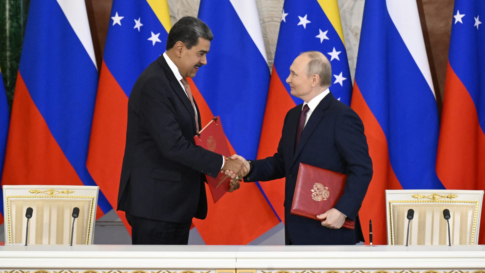 لماذا لم يرد بوتين على اعتقال ترامب لـ"شريكه الاستراتيجي" مادورو؟