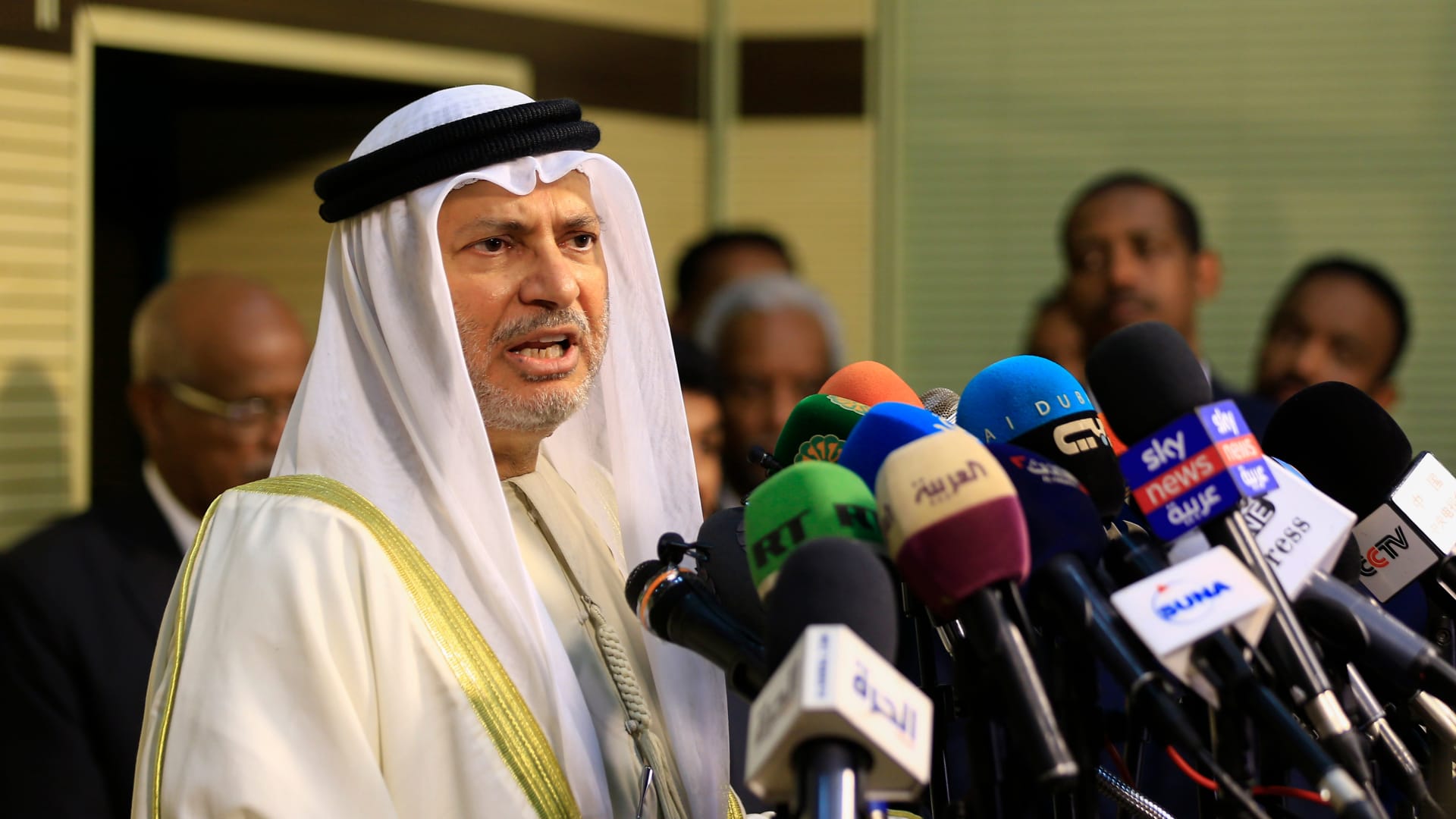 قرقاش يعلق على ثبات موقف الإمارات في اليمن والتطورات الأخيرة