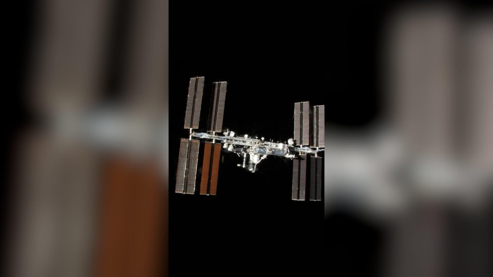 حدث نادر.. عودة طاقم مهمة فضائية مبكرًا الى الأرض بسبب مشكلة صحية لأحد الرواد