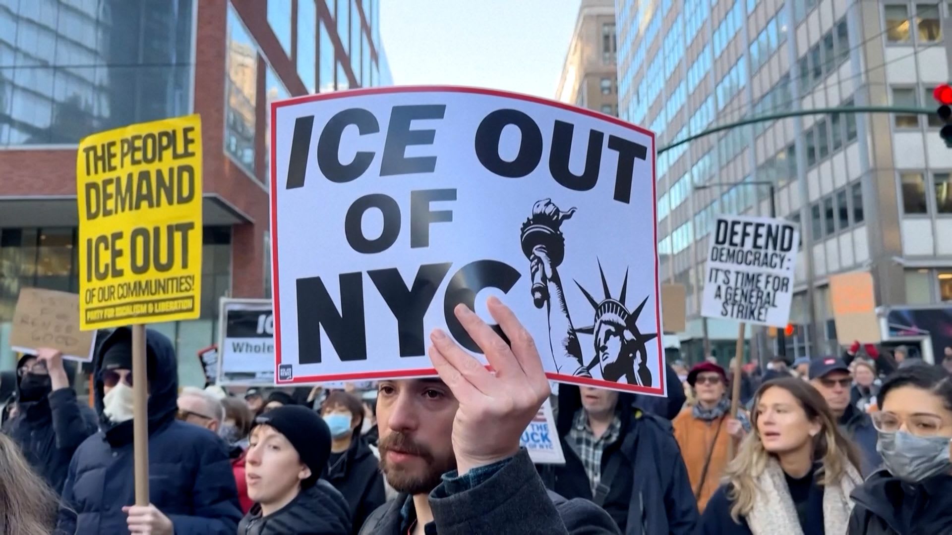 بعد مقتل امرأة في مينيسوتا.. احتجاجات مناهضة لإدارة الهجرة تنتشر في أنحاء أمريكا