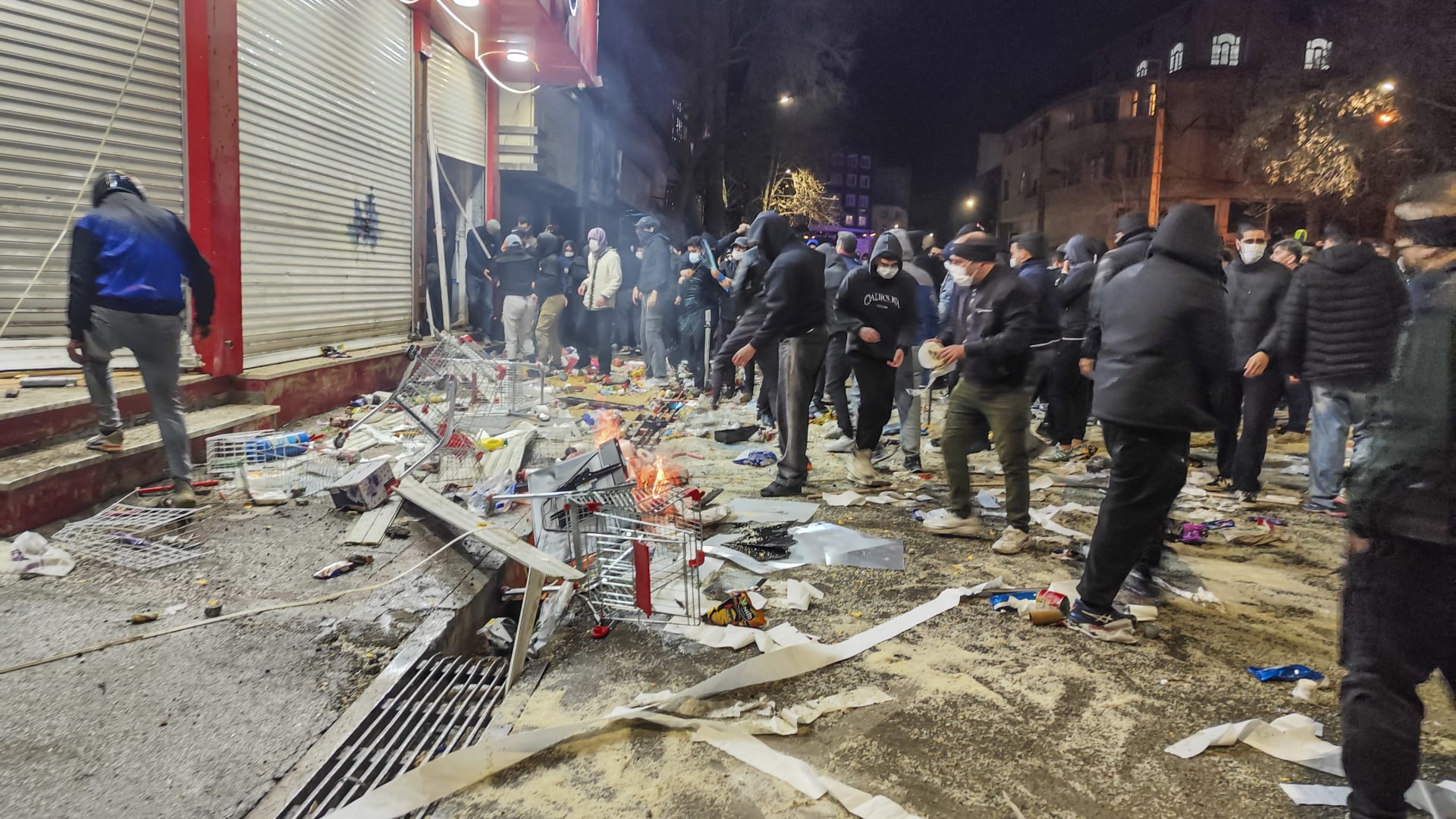 عمدة طهران: المتظاهرون استهدفوا البنوك والمستشفيات والمساجد ومراكز للشرطة