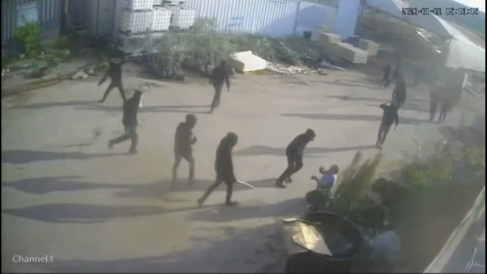 شاهد.. فلسطيني أصم يتعرض للضرب على أيدي مستوطنين إسرائيليين