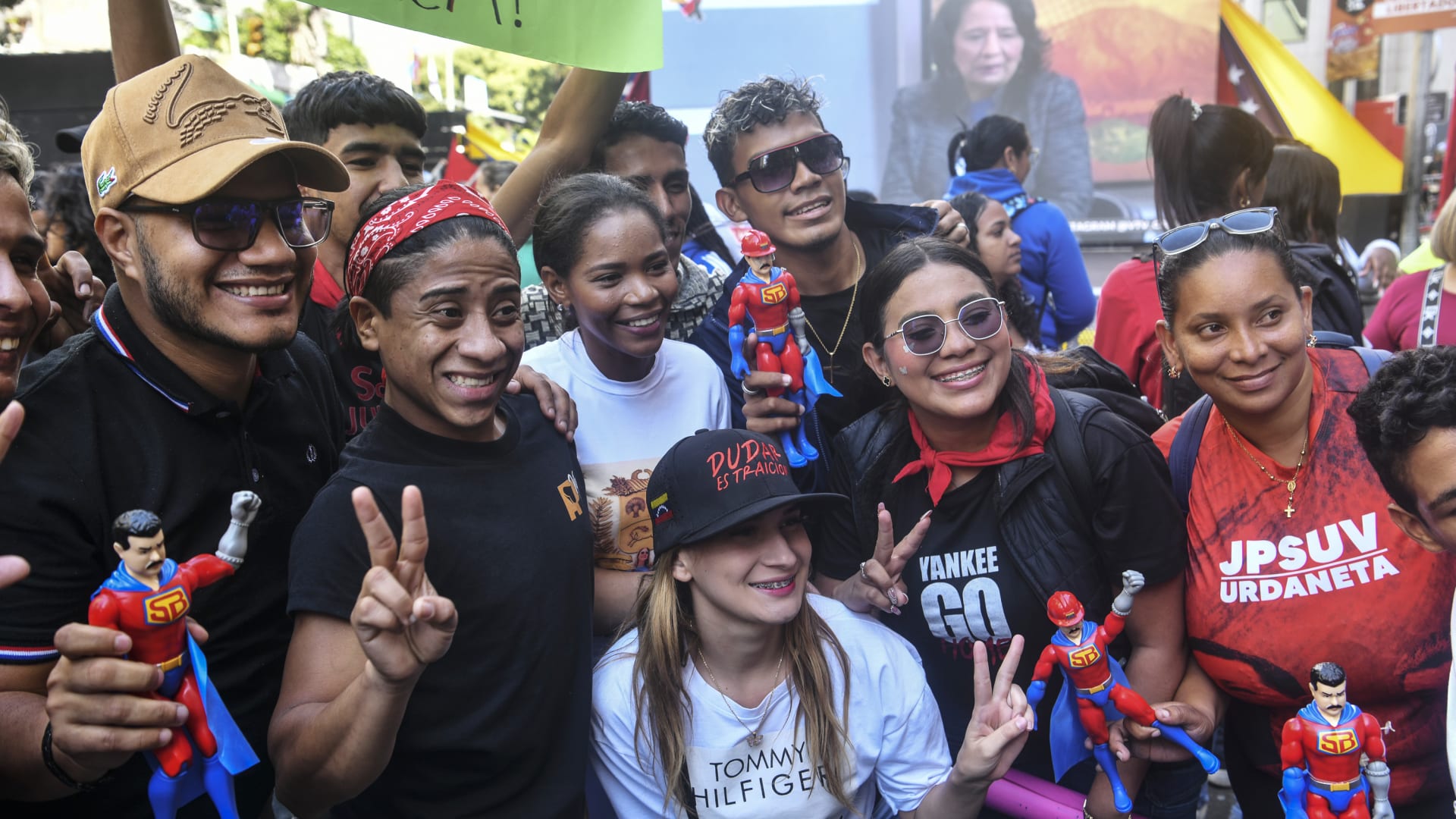 أول وفد أمريكي رسمي يصل فنزويلا بعد الإطاحة بمادورو..ماذا يفعل؟