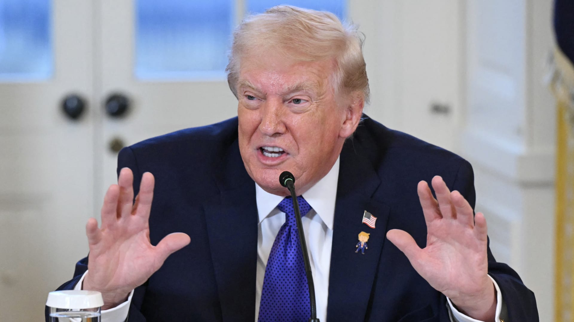 ترامب يدعو الصين وروسيا لشراء "كل ما تحتاجانه من النفط" من أمريكا