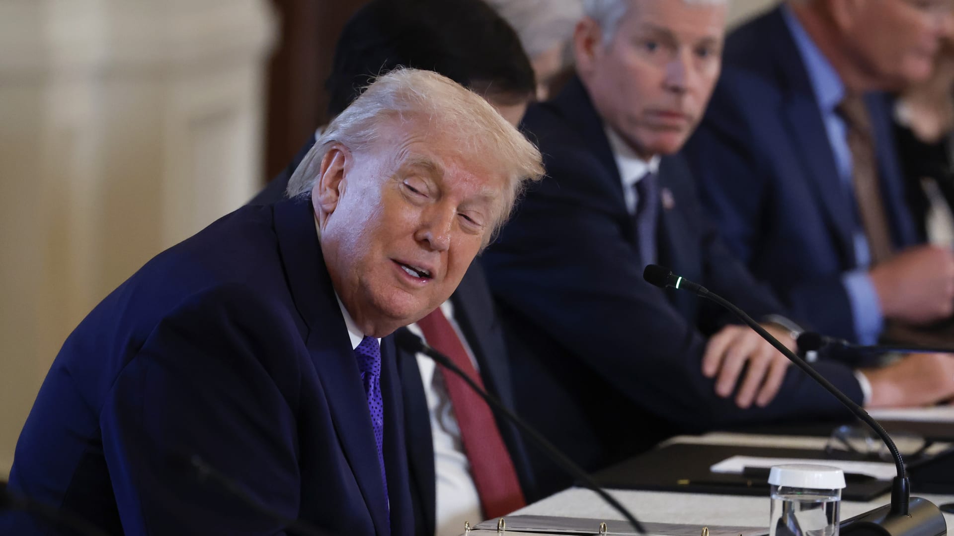 ترامب عن غرينلاند: "أود إبرام صفقة بالطريقة السهلة وإن لم تتم فسنتبع الصعبة"