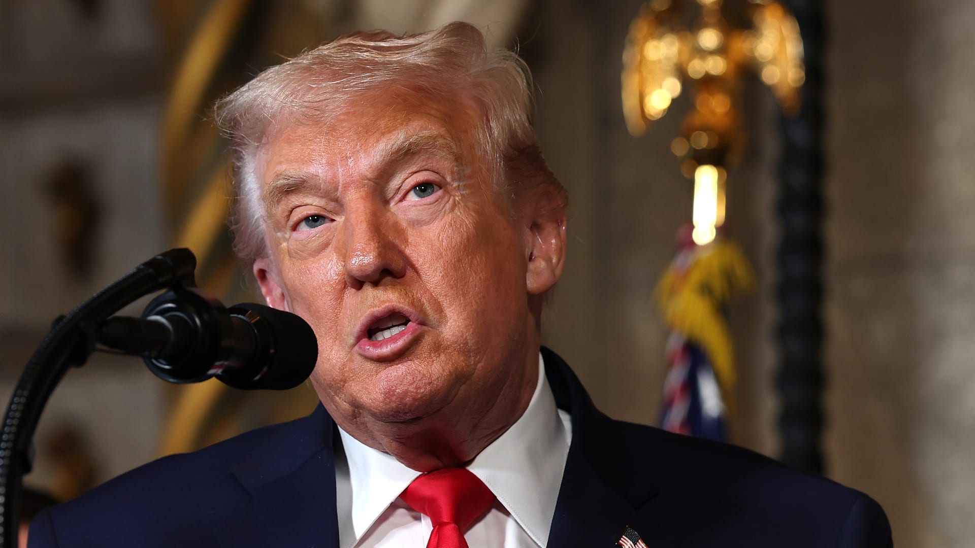 تحذير "شديد اللهجة" من ترامب لقادة إيران بعد تصريح خامنئي.. ويوضح الموقف من إرسال قوات برية