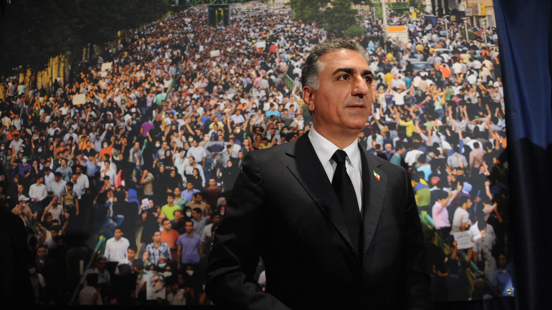 تحليل.. هل يريد الإيرانيون ولي عهد الشاه المخلوع رضا بهلوي كملك آخر؟