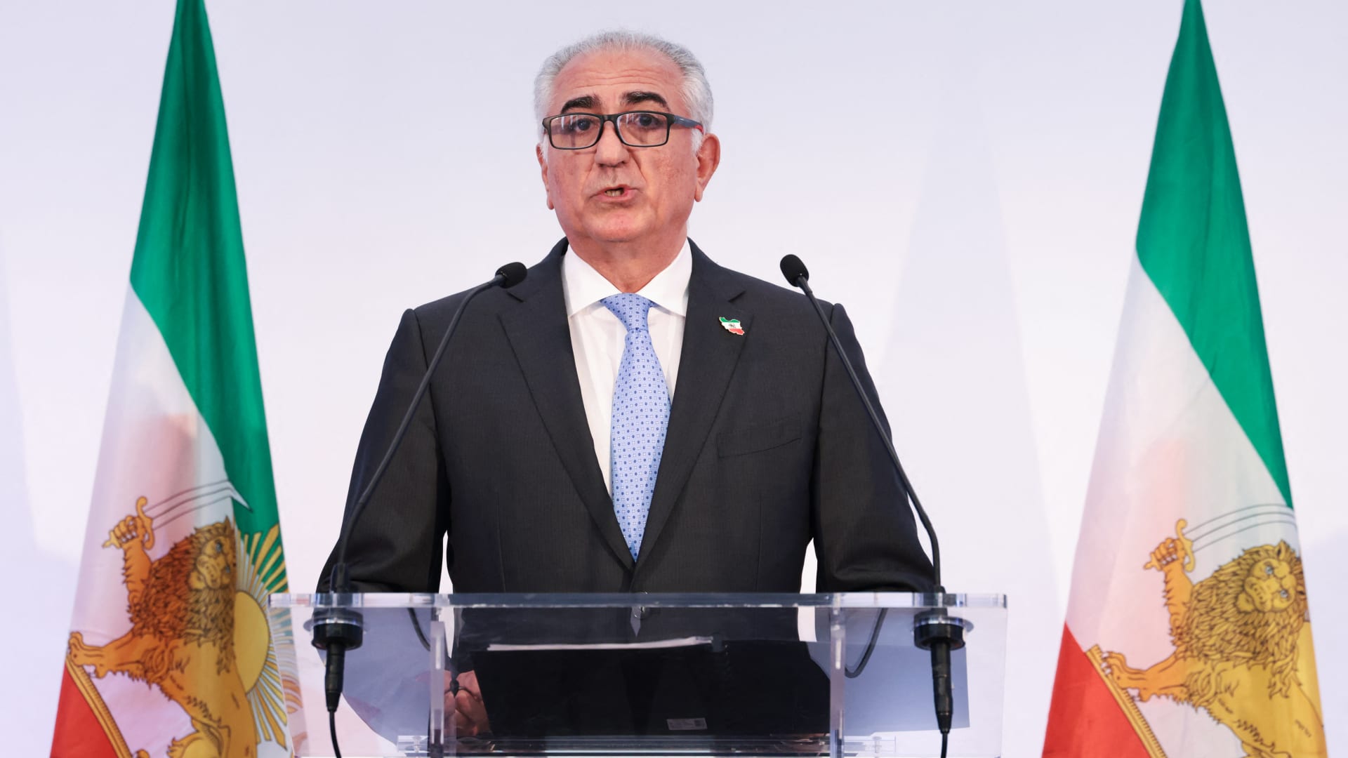 ولي عهد إيران السابق يوجه دعوة للقطاعات الرئيسية بالدولة وسط المظاهرات