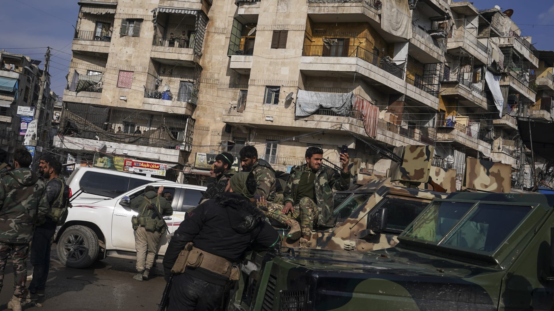 بعد اشتباكات حلب.. مقتدى الصدر يطلق دعوة لحفظ سوريا بجميع طوائفها