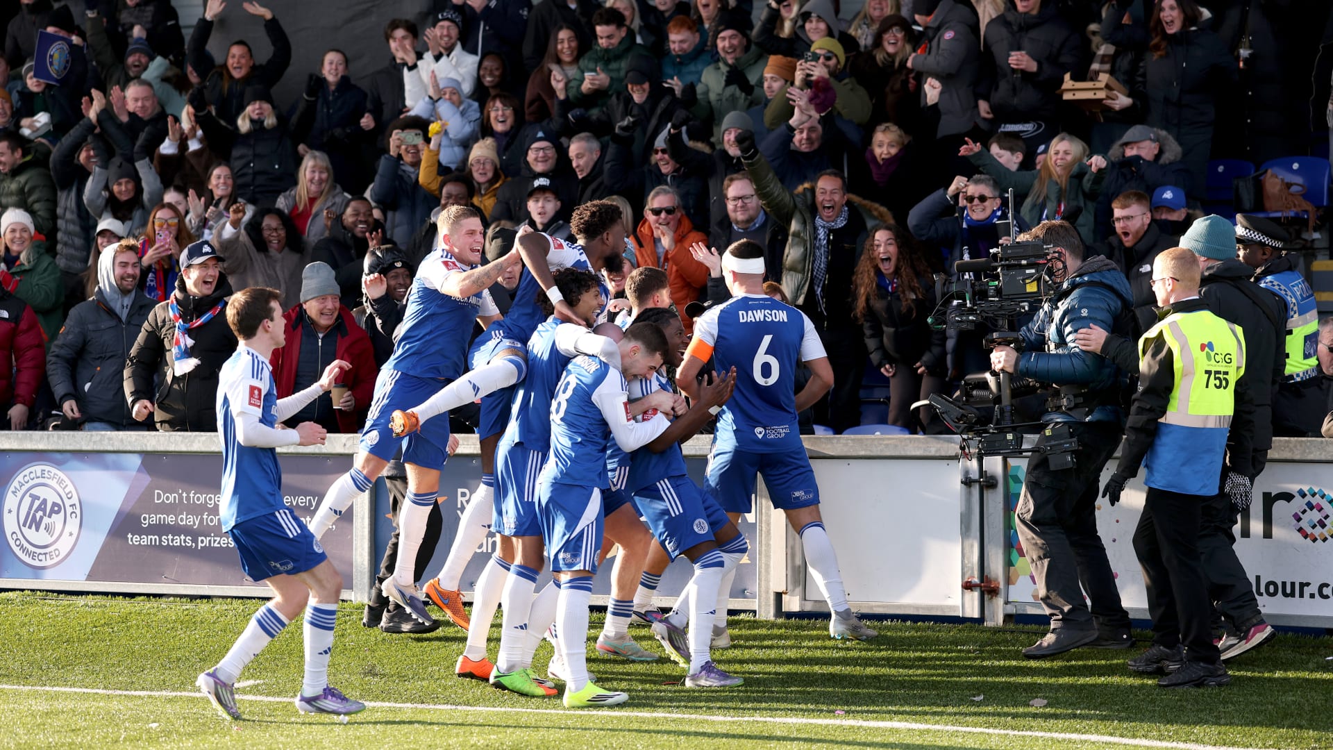 جمهوره انتابته فرحة "جنونية".. فريق درجة سادسة يقصي حامل لقب كأس الاتحاد الإنجليزي