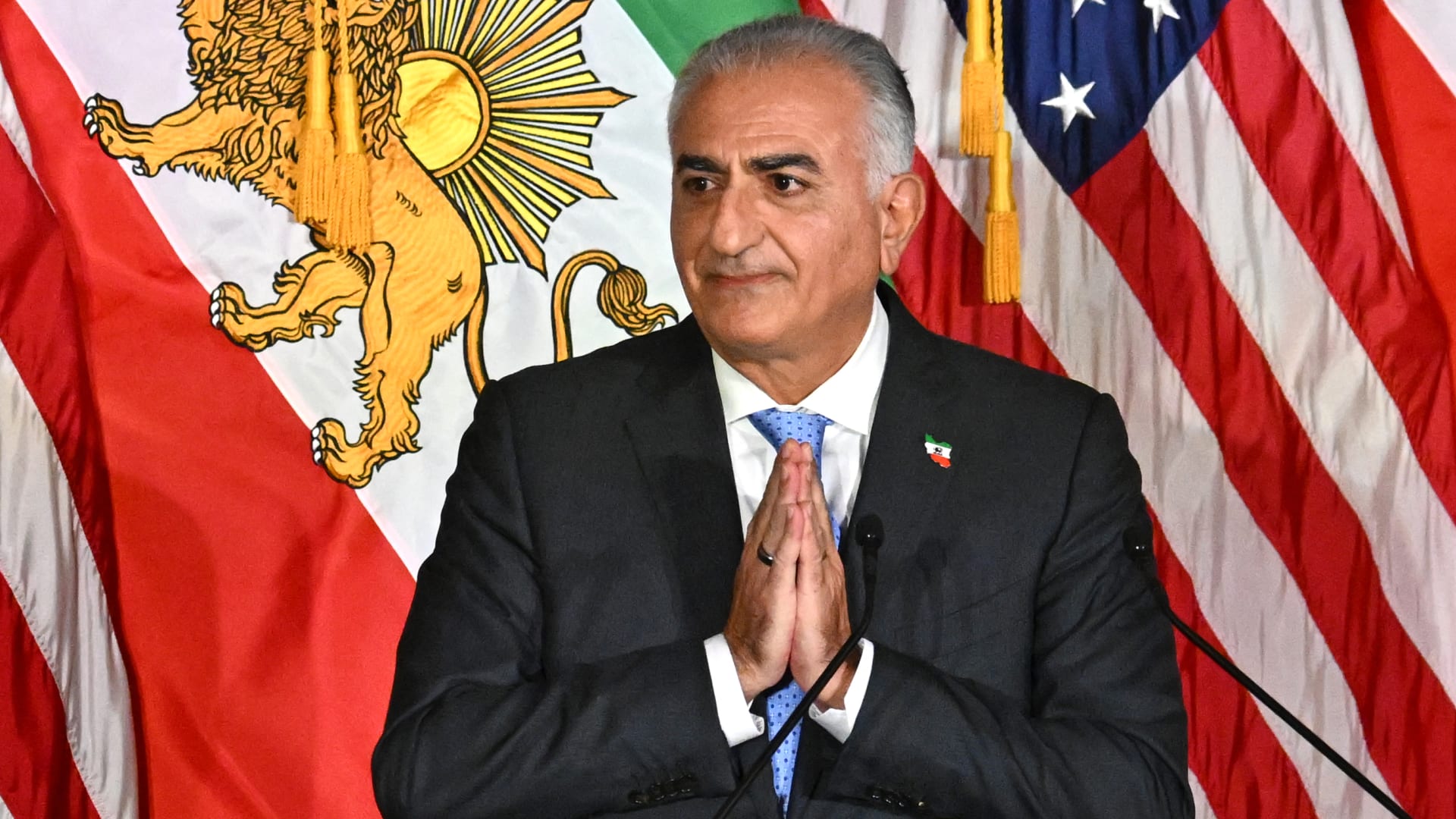 ولي عهد إيران السابق يخاطب المتظاهرين بعد ليلة السبت و"إضعاف" نظام خامنئي