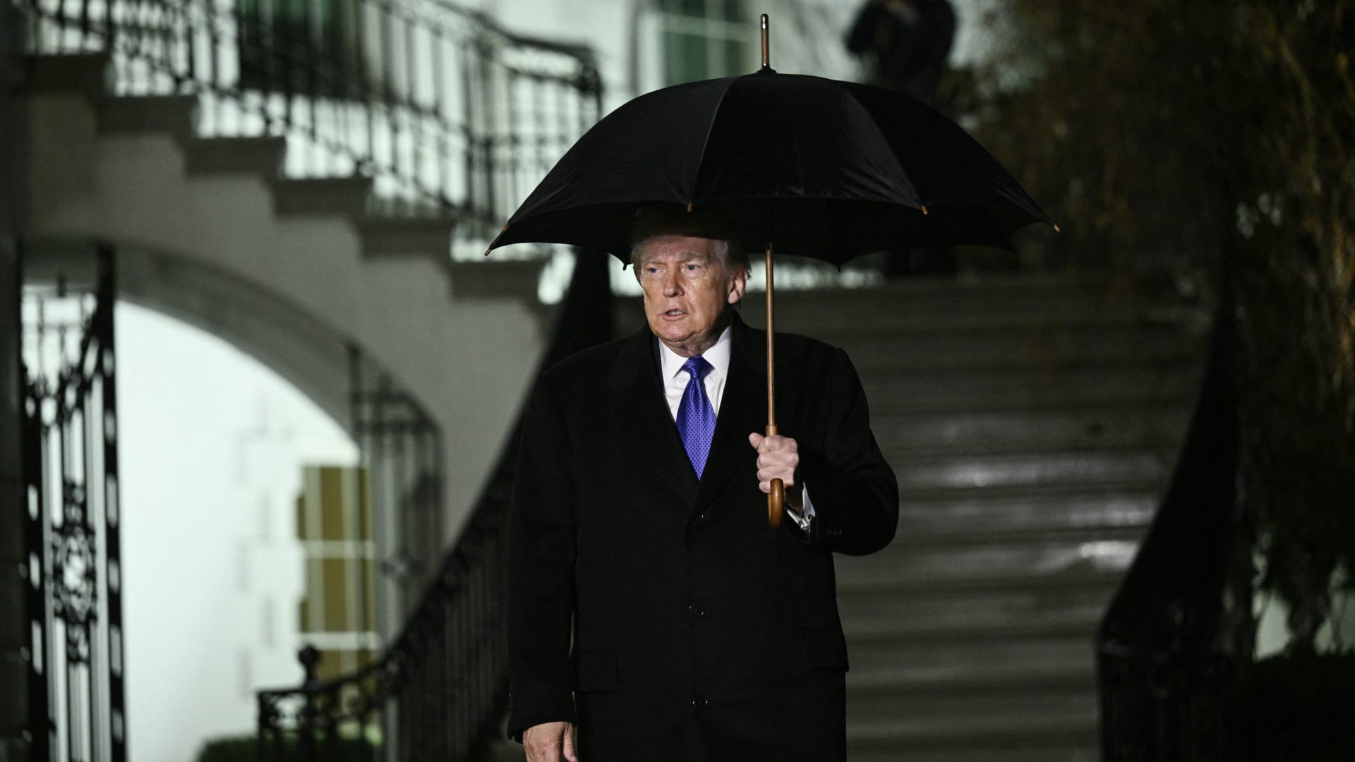 "منطق المطوّر العقاري".. تحليل يكشف دوافع ترامب الحقيقية وراء رغبته في ضم غرينلاند