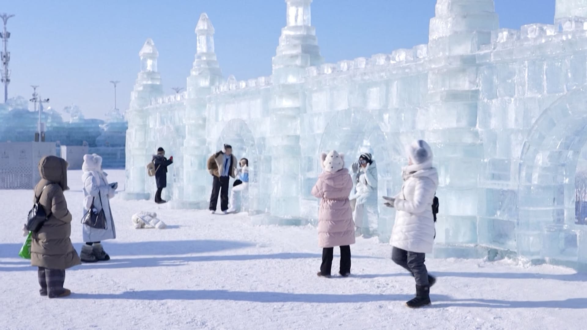 ملايين السياح يزورون هذا المهرجان "البارد" في الصين.. ما السبب؟