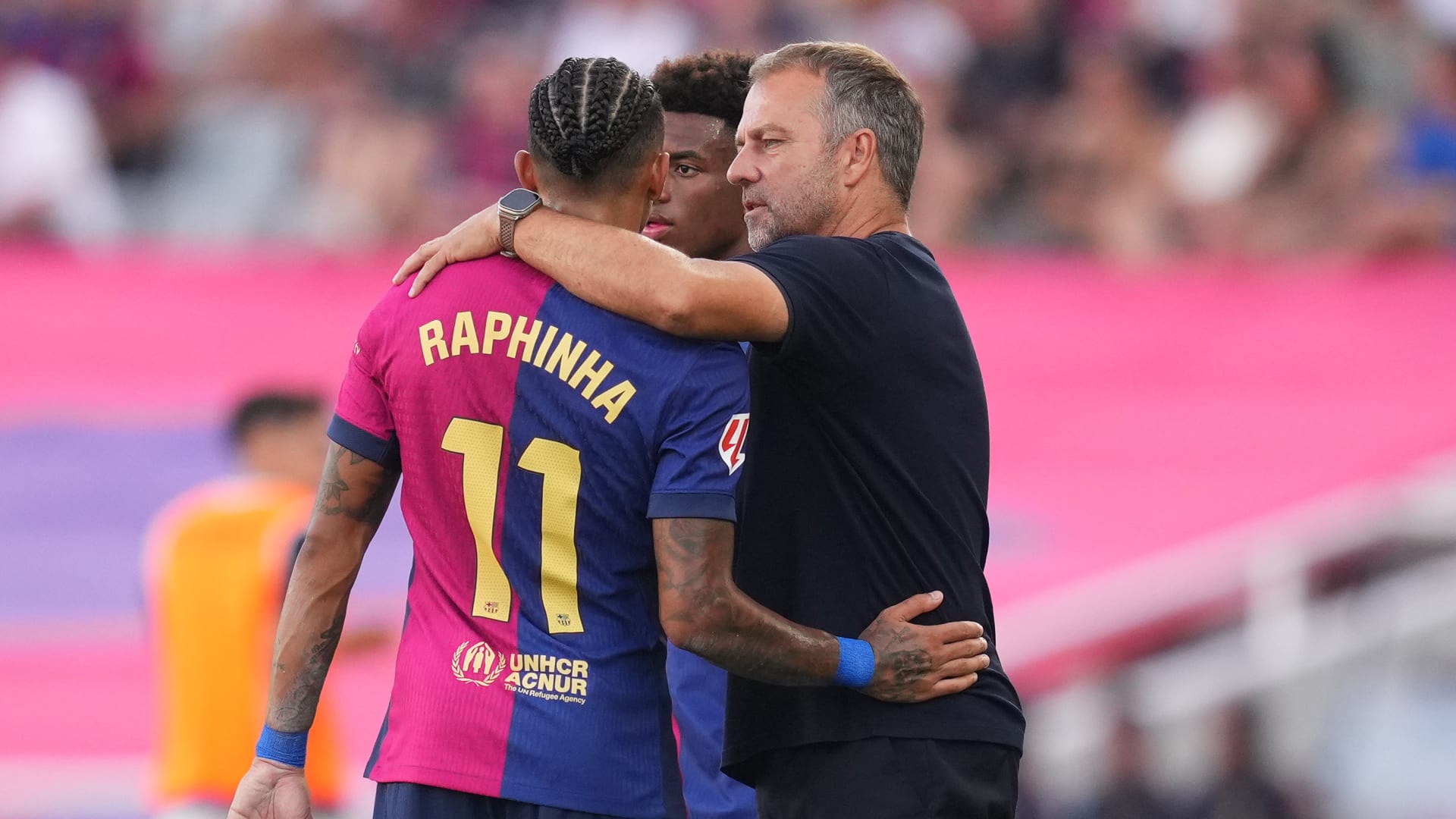 "كنتُ على وشك الرحيل".. رافينيا يكشف دور فليك في إنقاذ مسيرته مع برشلونة