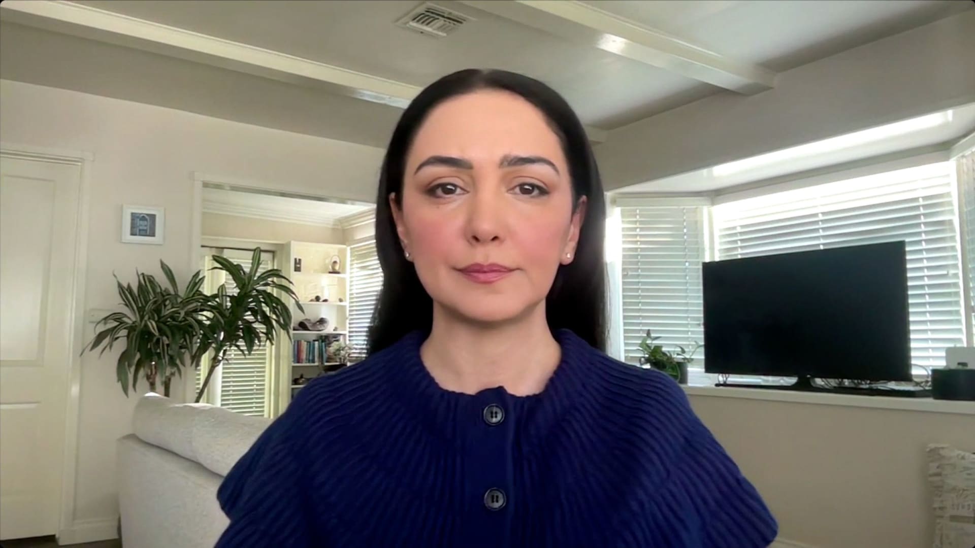 "خذلنا الشعب وفشلنا".. الممثلة البريطانية الإيرانية نازانين بنيادي تُعلق على الاحتجاجات الدامية