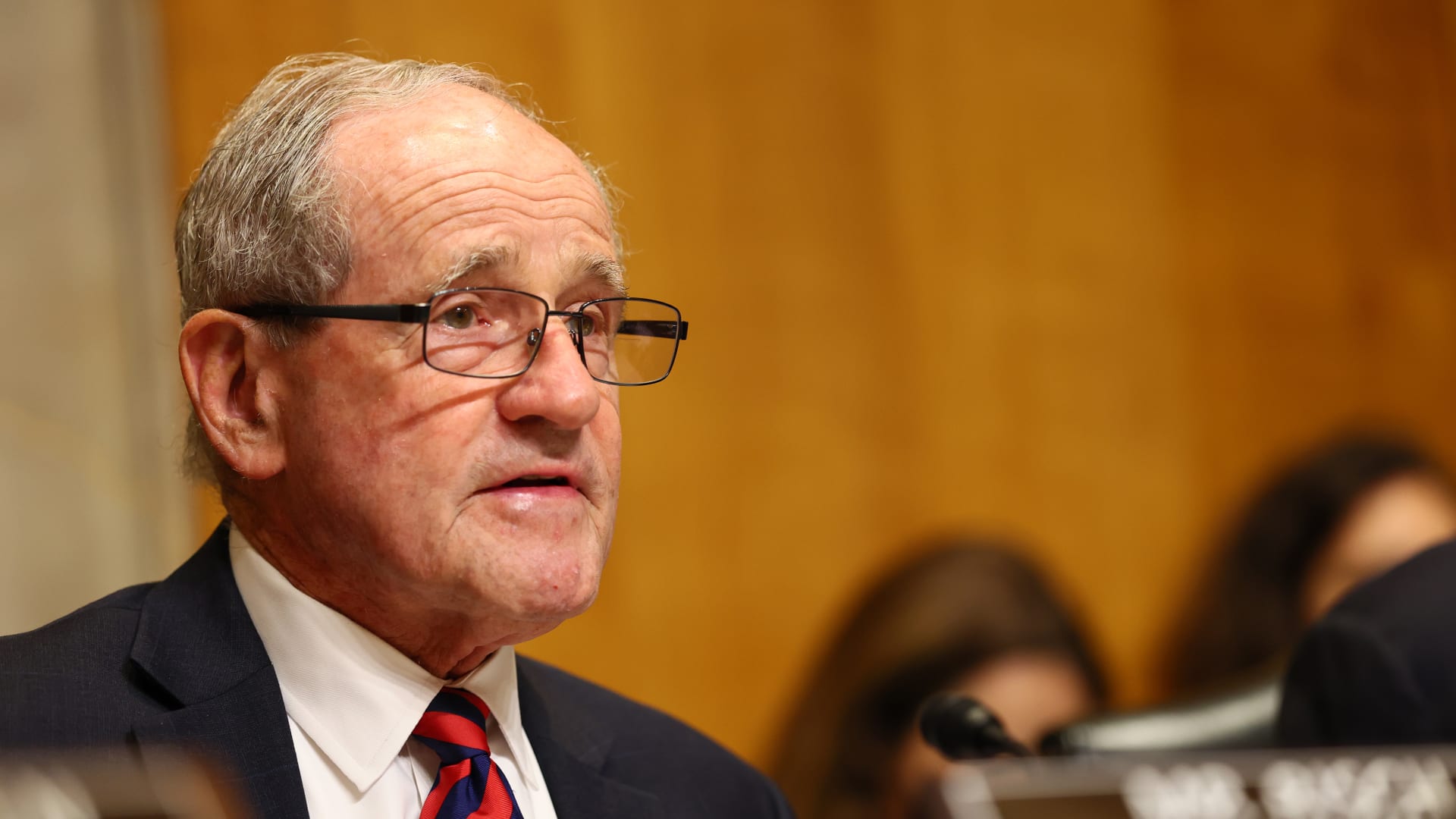 رئيس لجنة العلاقات الخارجية في مجلس الشيوخ الأمريكي: قلق إزاء سلوك الجيش السوري في حلب