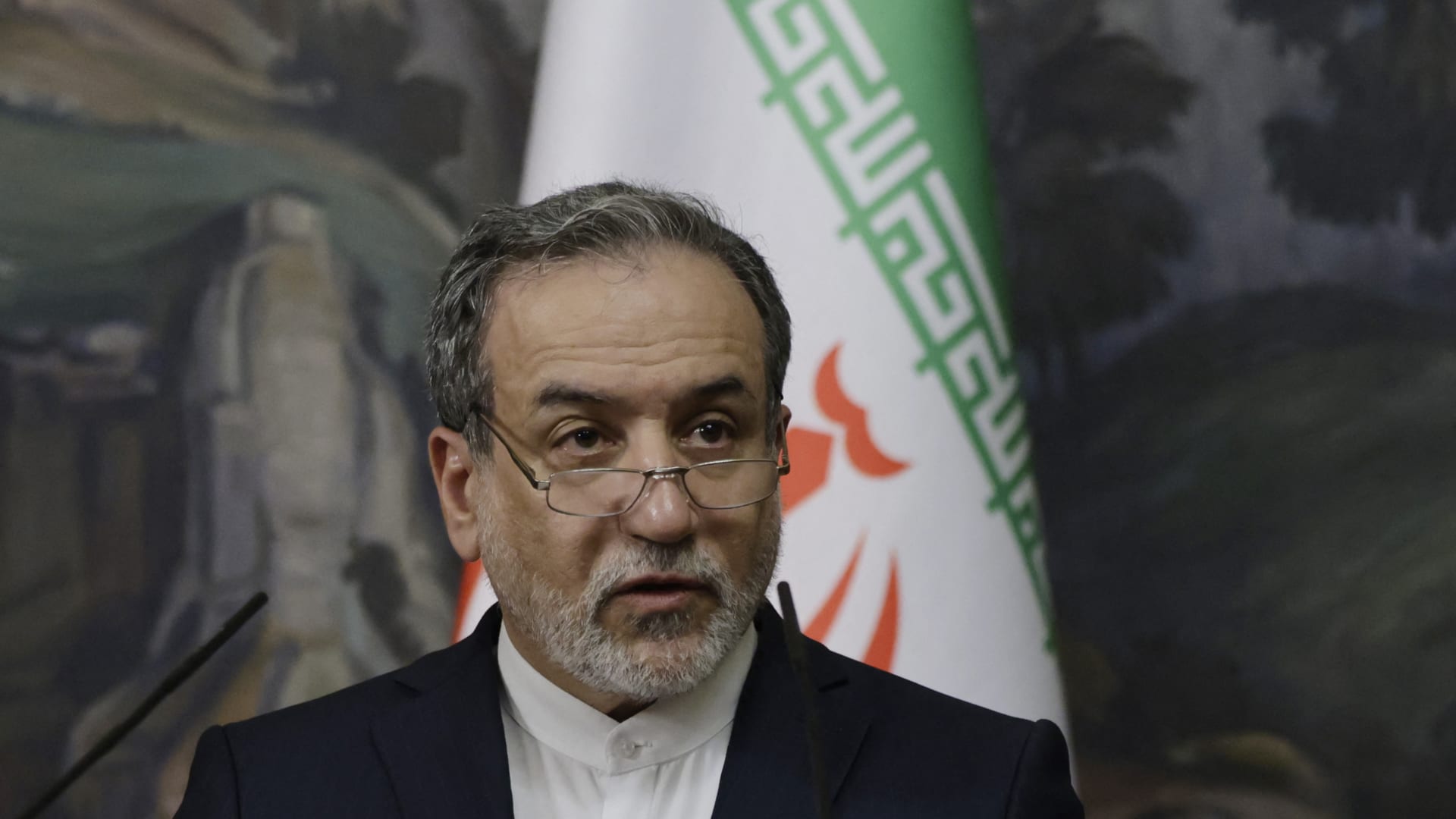 إيران: "إرهابيون" أطلقوا النار على الشرطة والمدنيين لجر ترامب إلى الصراع