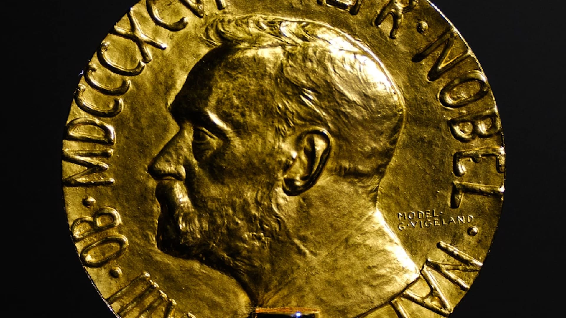 زعيمة المعارضة الفنزويلية تقدم ميدالية جائزة نوبل الخاصة بها إلى ترامب بالبيت الأبيض