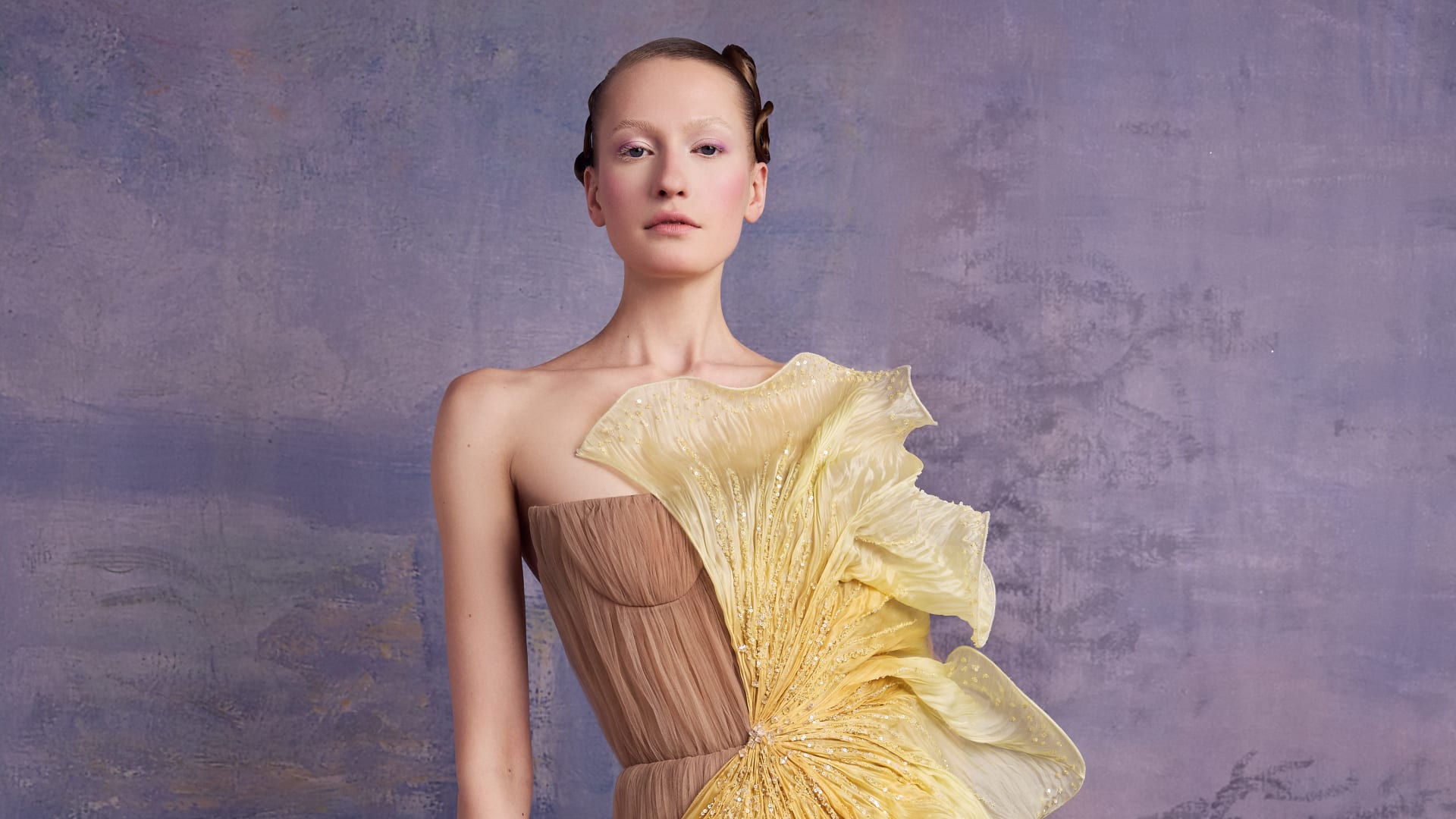 سارة مراد.. أزياء لبنانيّة تُطرَّز بالعاطفة والذاكرة