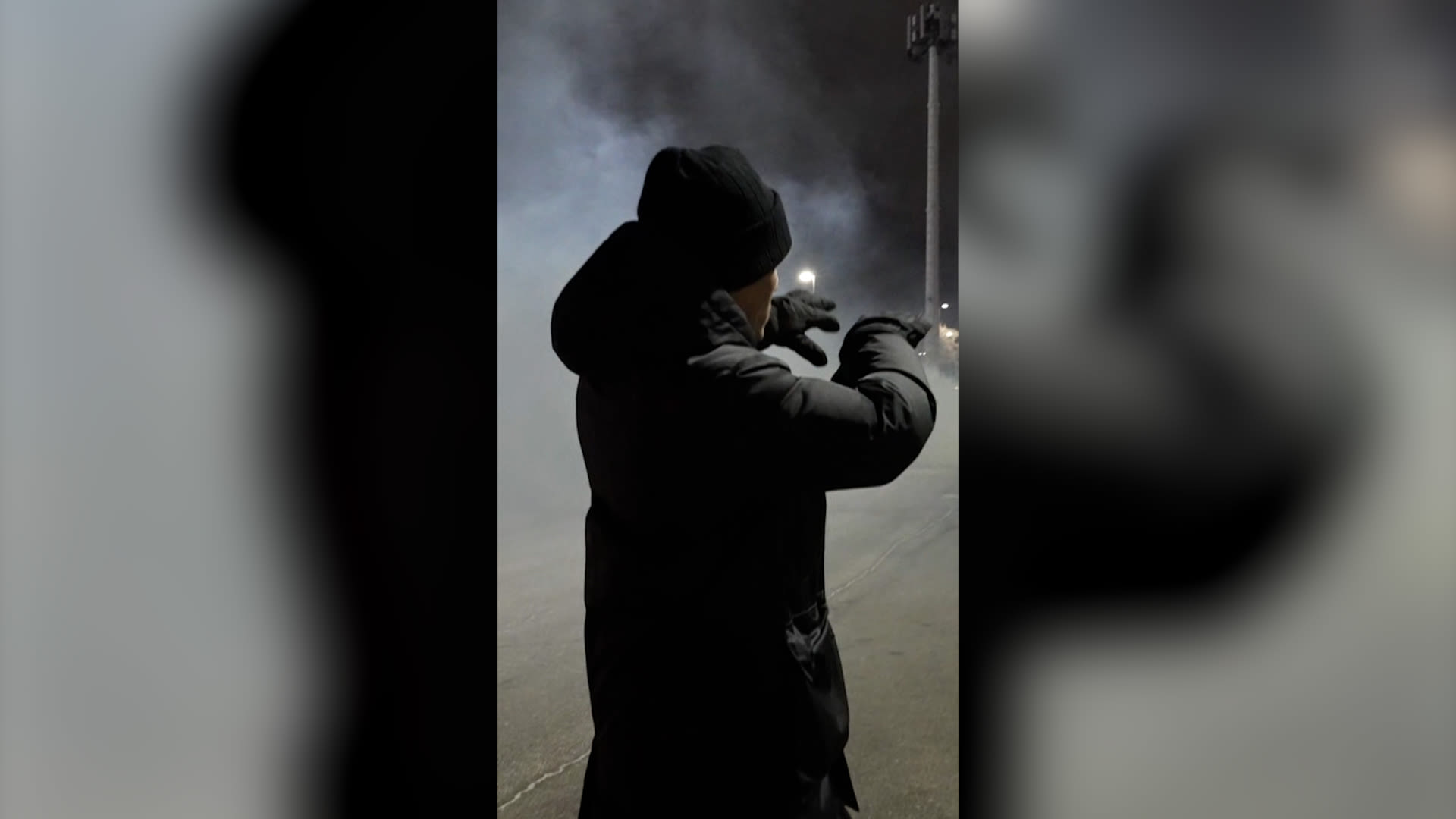 مراسل CNN يستنشق الغاز المسيل للدموع خلال تغطيته مظاهرة بمينيابوليس.. شاهد رد فعله