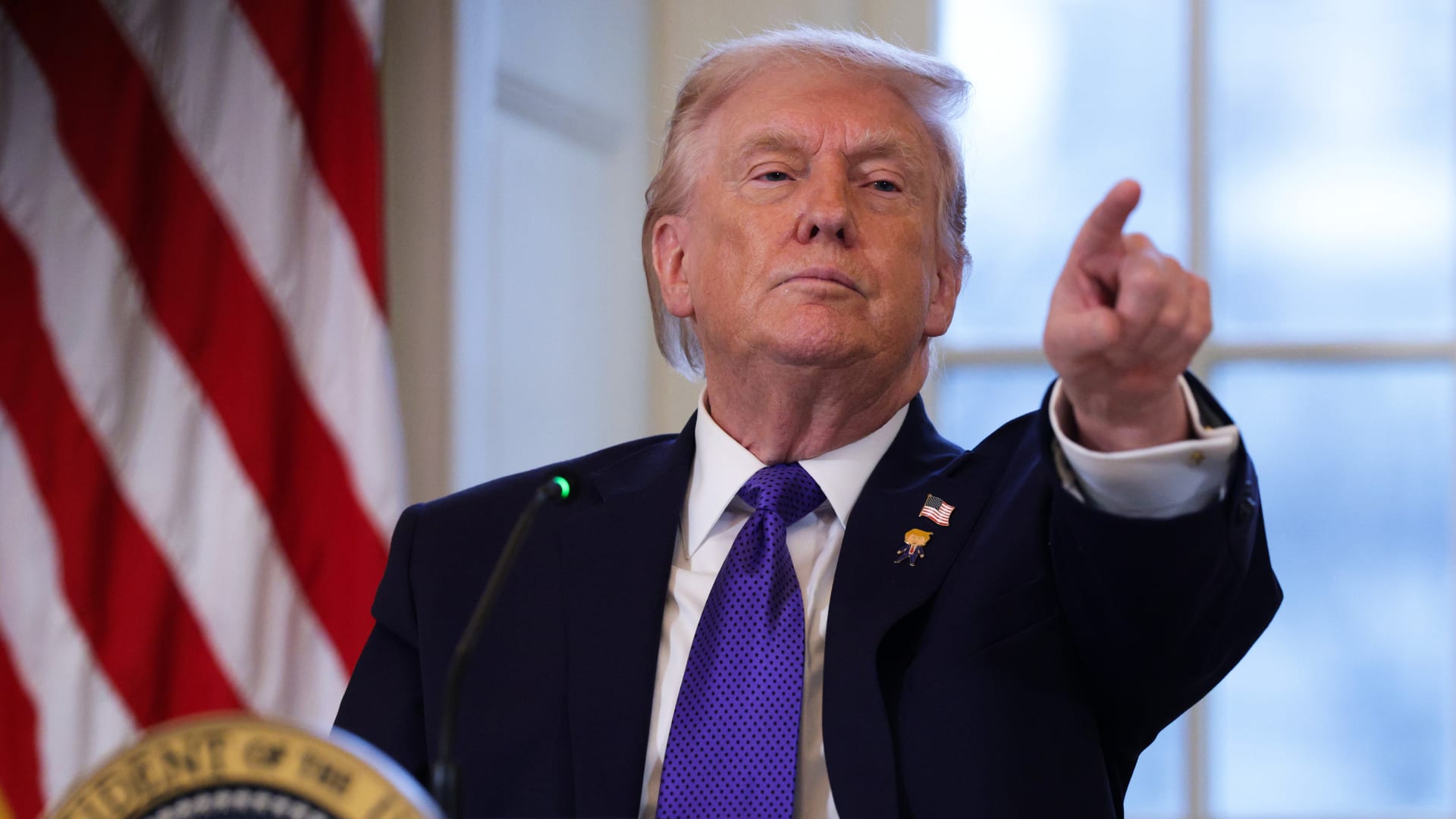 ترامب يدرس فرض تعريفات جمركية جديدة على الدول التي تعارض ضم غرينلاند