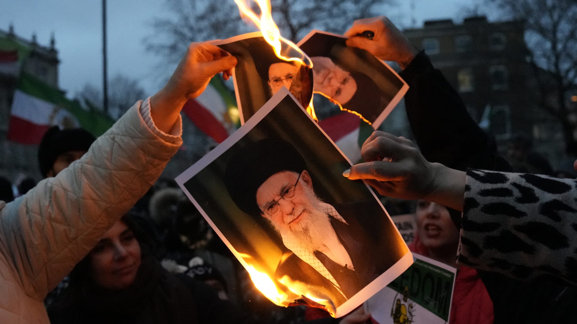 حرب.. دبلوماسية.. أم ثورة: ما الذي ينتظر إيران؟