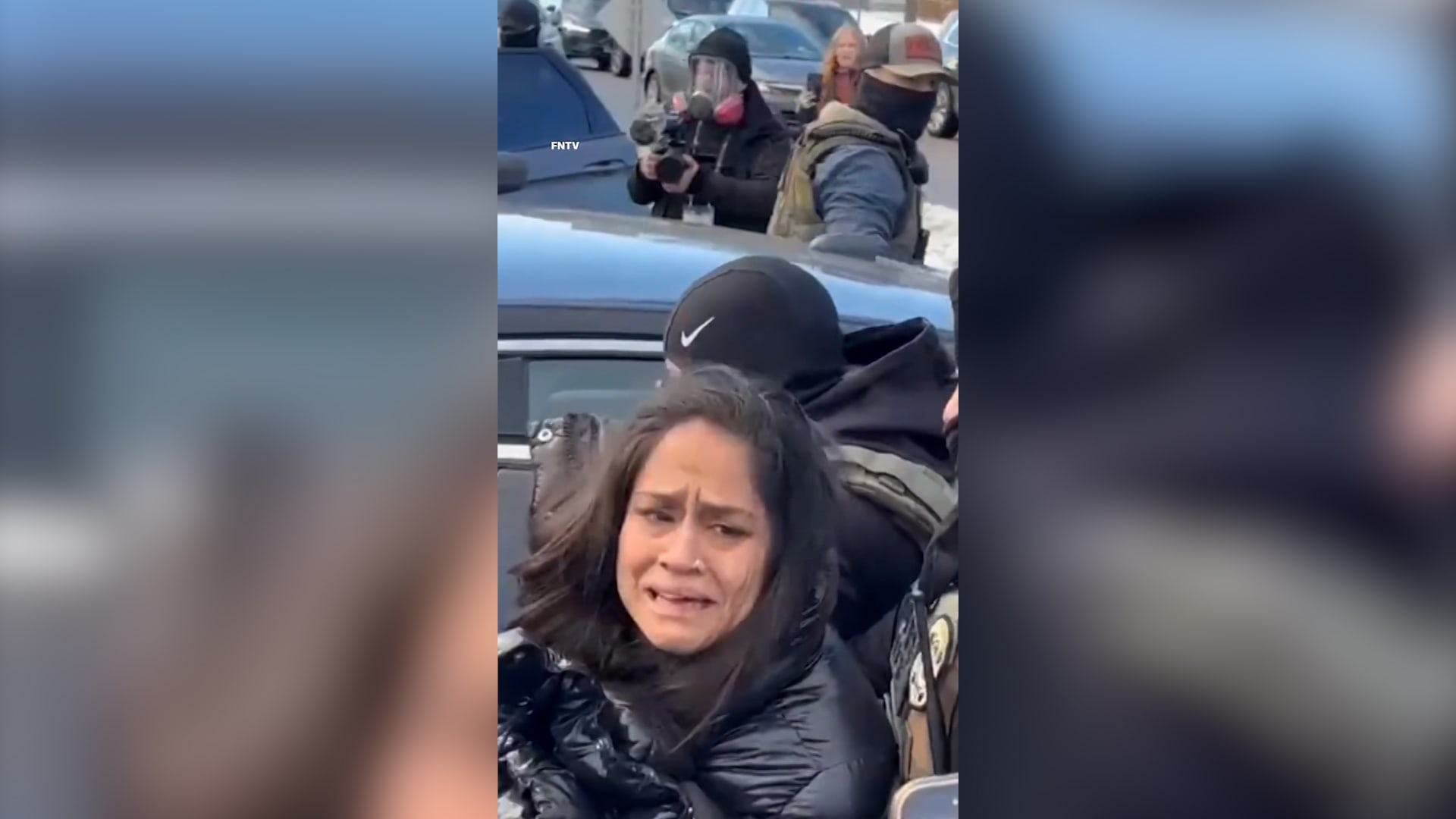 فيديو يوثّق لحظة سحب امرأة من سيارتها في مينيابوليس رغم صراخها بأنها من ذوي الاحتياجات الخاصة