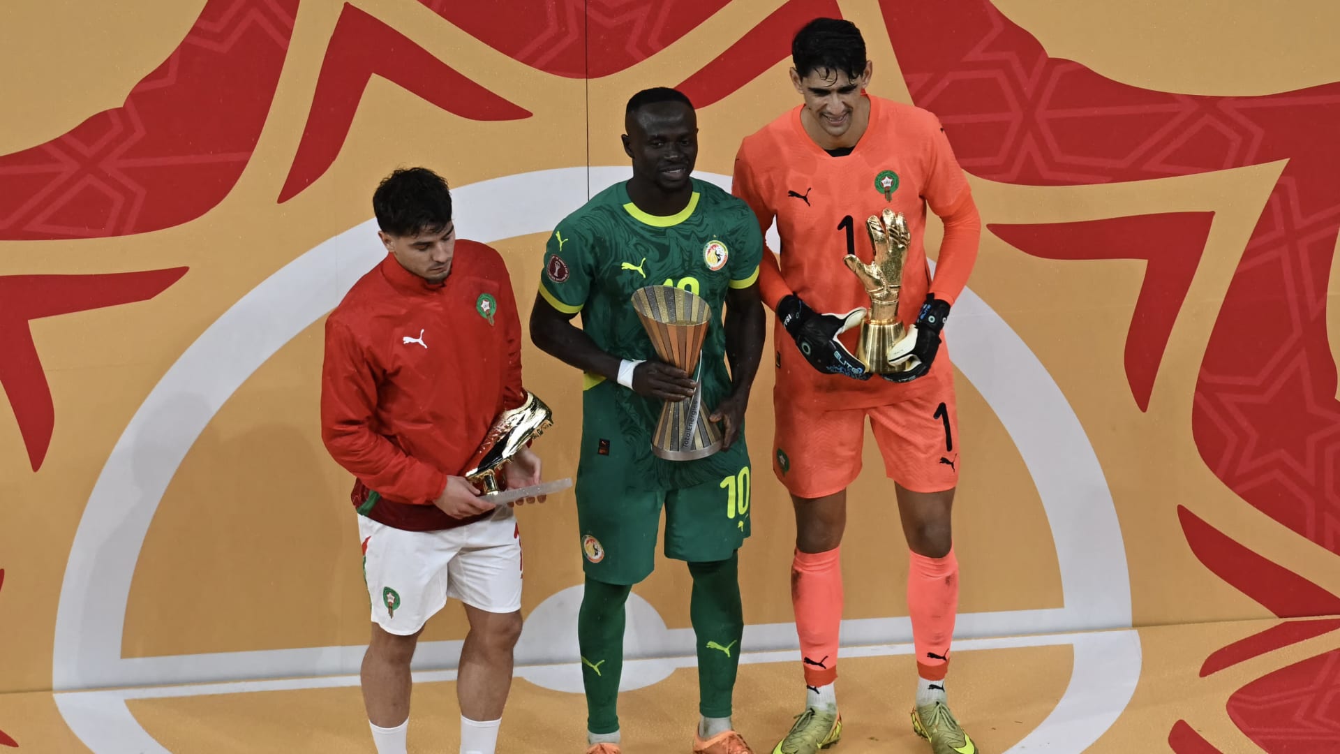 بينهم ساديو ماني وياسين بونو.. تعرّف على الفائزين بالجوائز الفردية في كأس إفريقيا