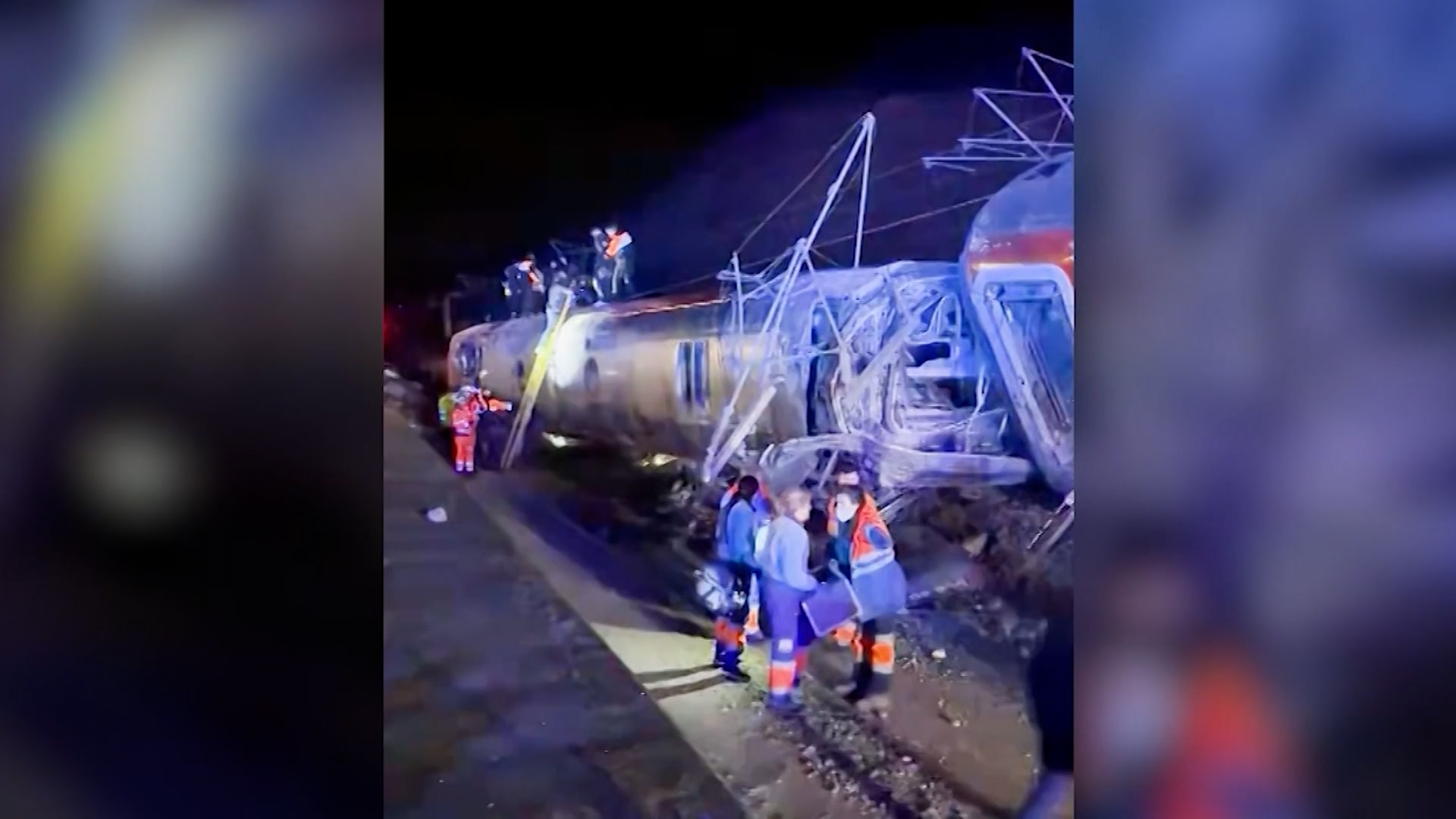 إسبانيا.. قطاران فائقا السرعة يخرجان عن المسار وسقوط قتلى وجرحى