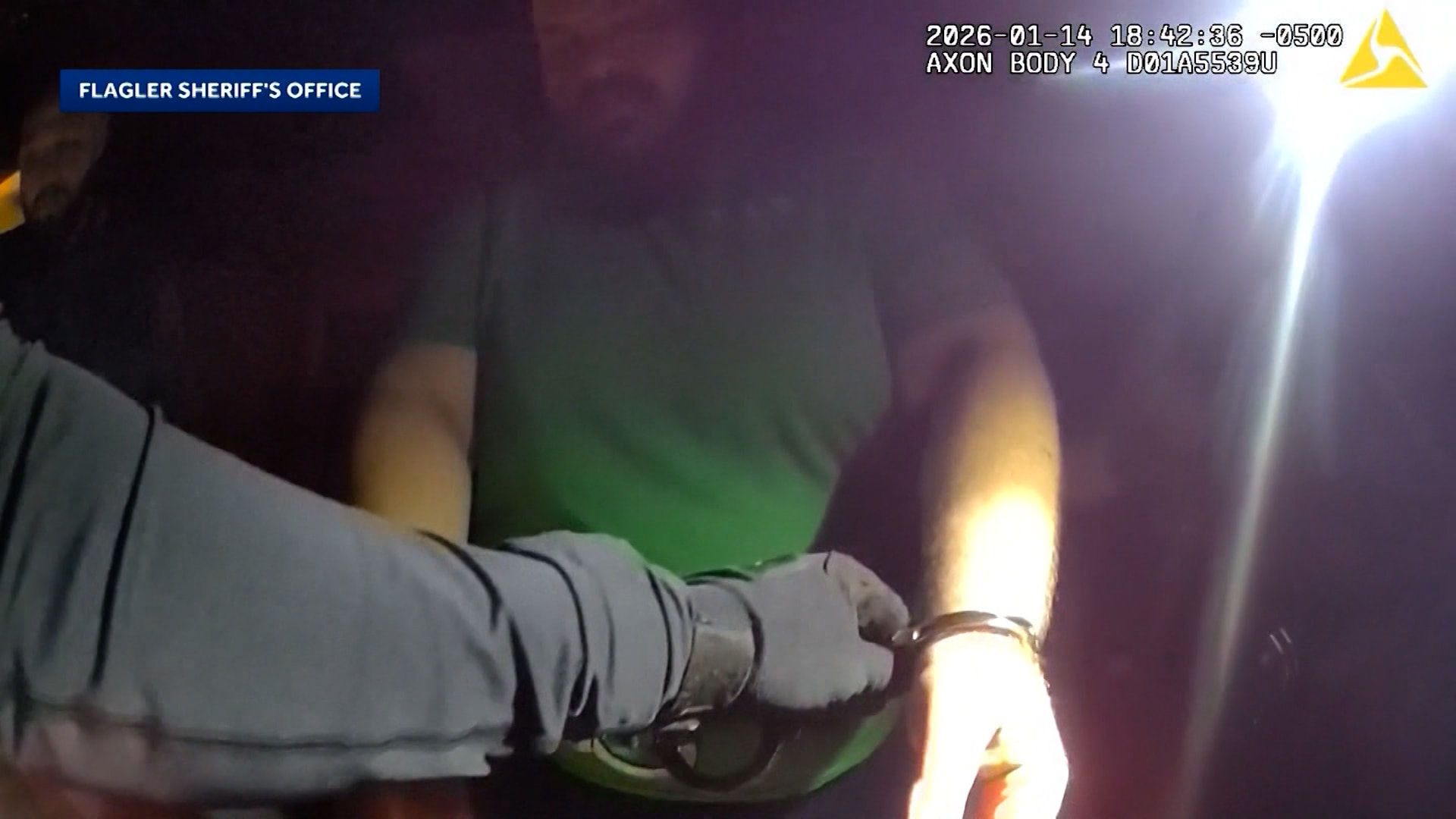 "منزلهما مليء بالحشرات".. القبض على زوجين بتهمة إساءة معاملة الأطفال وكبار السن