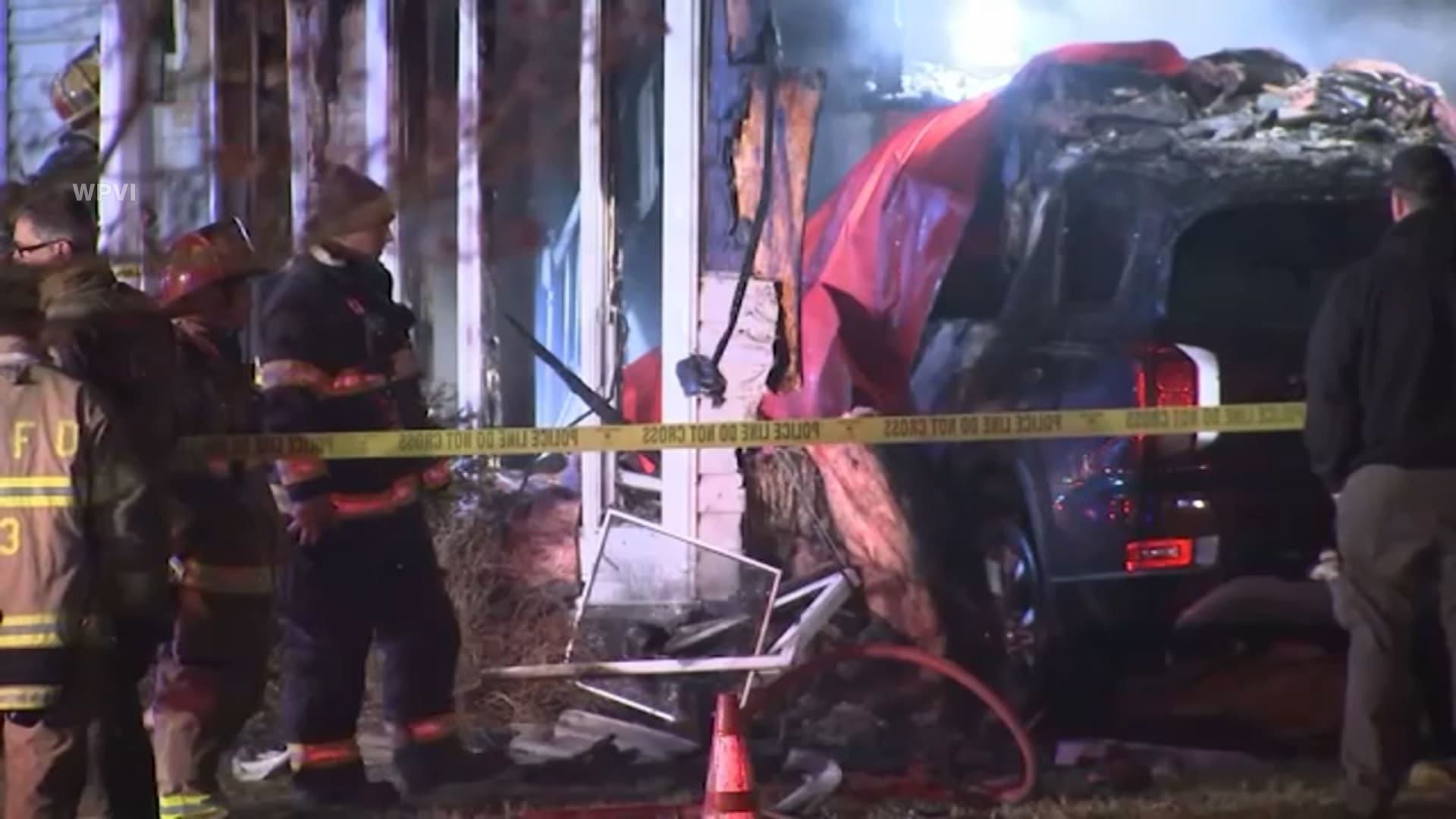 تسارعت السيارة لوحدها.. تصادم مفاجئ وحريق قاتل يودي بحياة رجل وزوجته