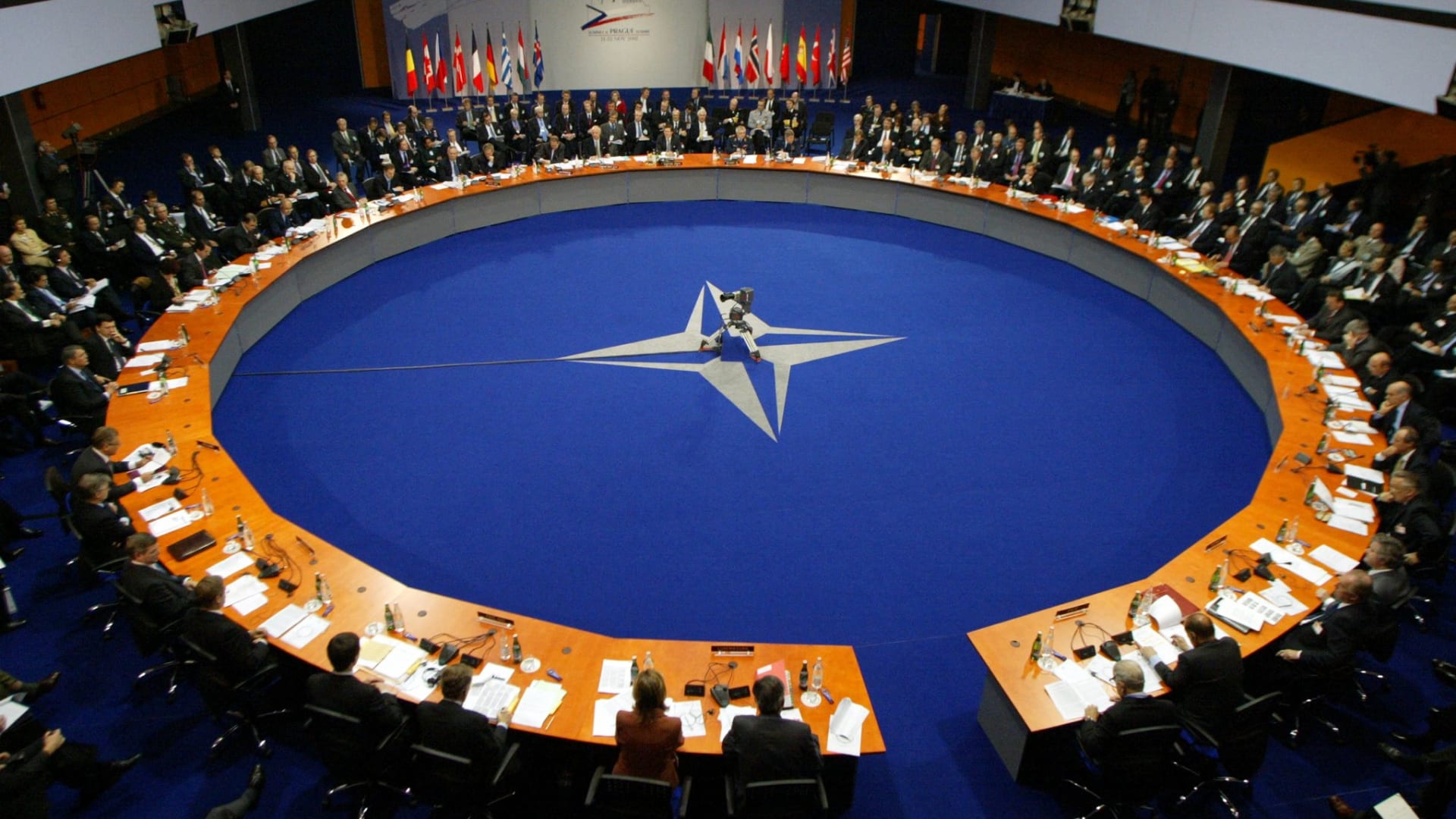 فرنسا تطلب إجراء مناورات للناتو في غرينلاند