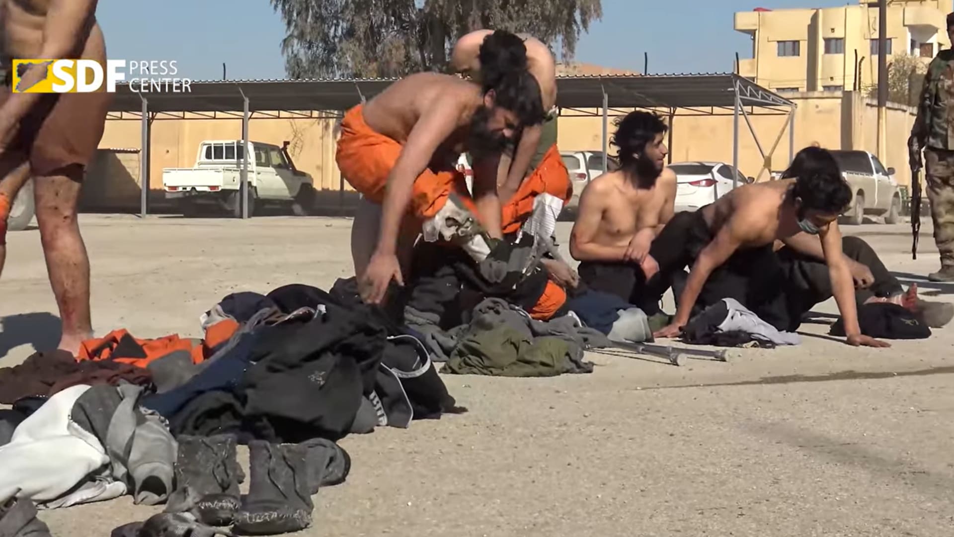 فيديو منسوب لـ"اعتقال عناصر داعش الهاربين من السجون في سوريا".. هذه حقيقته