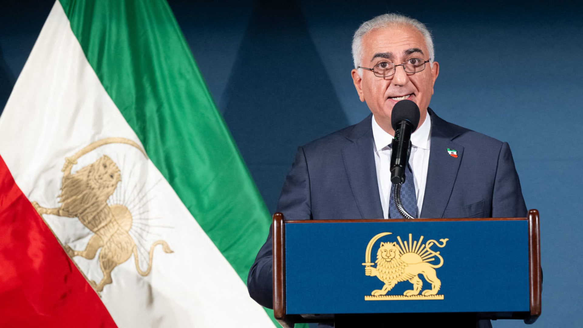 مدى صحة جملة قالها ولي عهد إيران السابق عن "سقوط" النظام.. فريد زكريا يحلل لـCNN