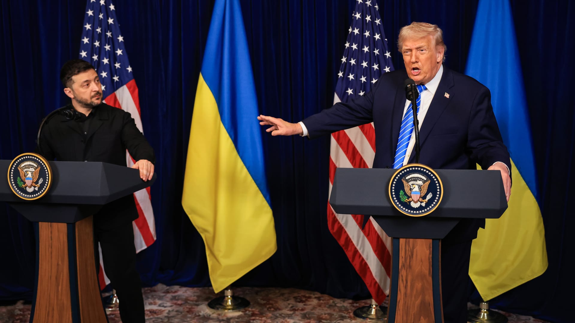 أول تعليق لترامب بعد انتهاء اجتماعه مع زيلينسكي في دافوس