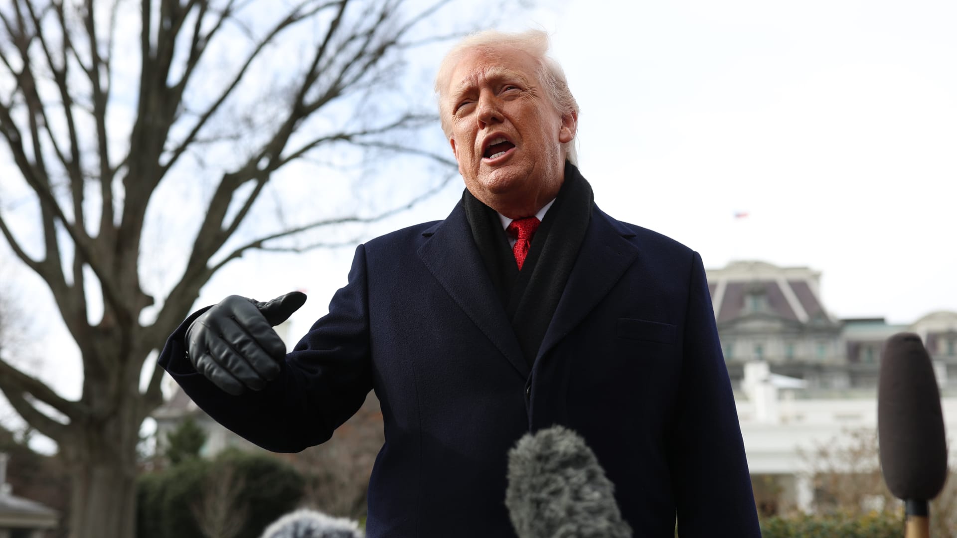 ترامب عن توجه سفن عسكرية أمريكية نحو إيران: "أمل في تجنب شن ضربات"