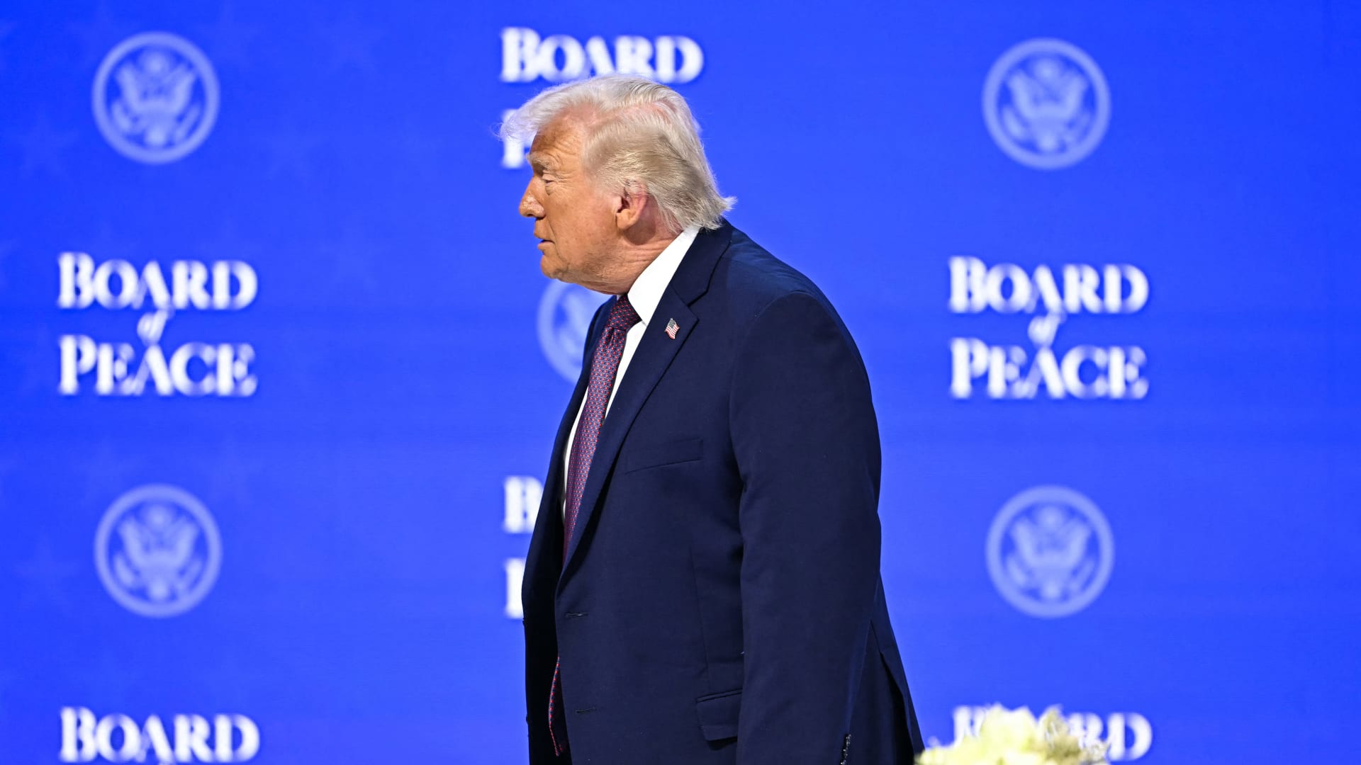 ماذا قال ترامب عن موقفه بشأن "رئاسة مجلس السلام مدى الحياة"؟