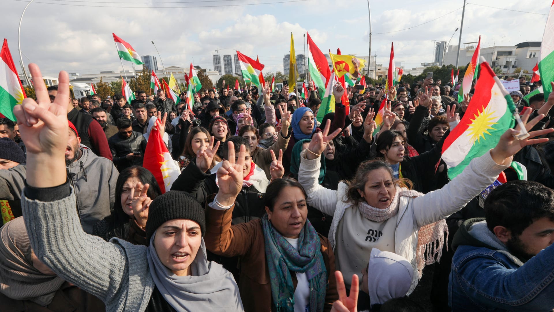 فيديو متداول لـ"حرق العلم العراقي في أربيل".. ما حقيقته؟