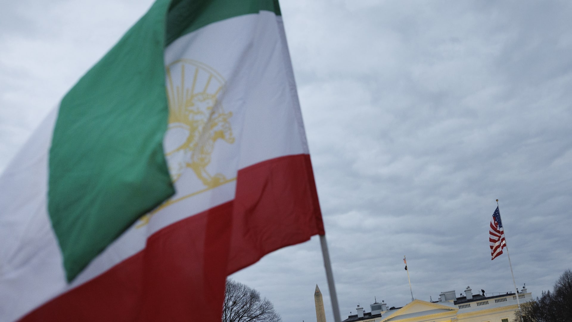 "أول عملية ترحيل لعشرات الإيرانيين من أمريكا منذ اندلاع الاحتجاجات".. مصادر تكشف لـCNN التفاصيل