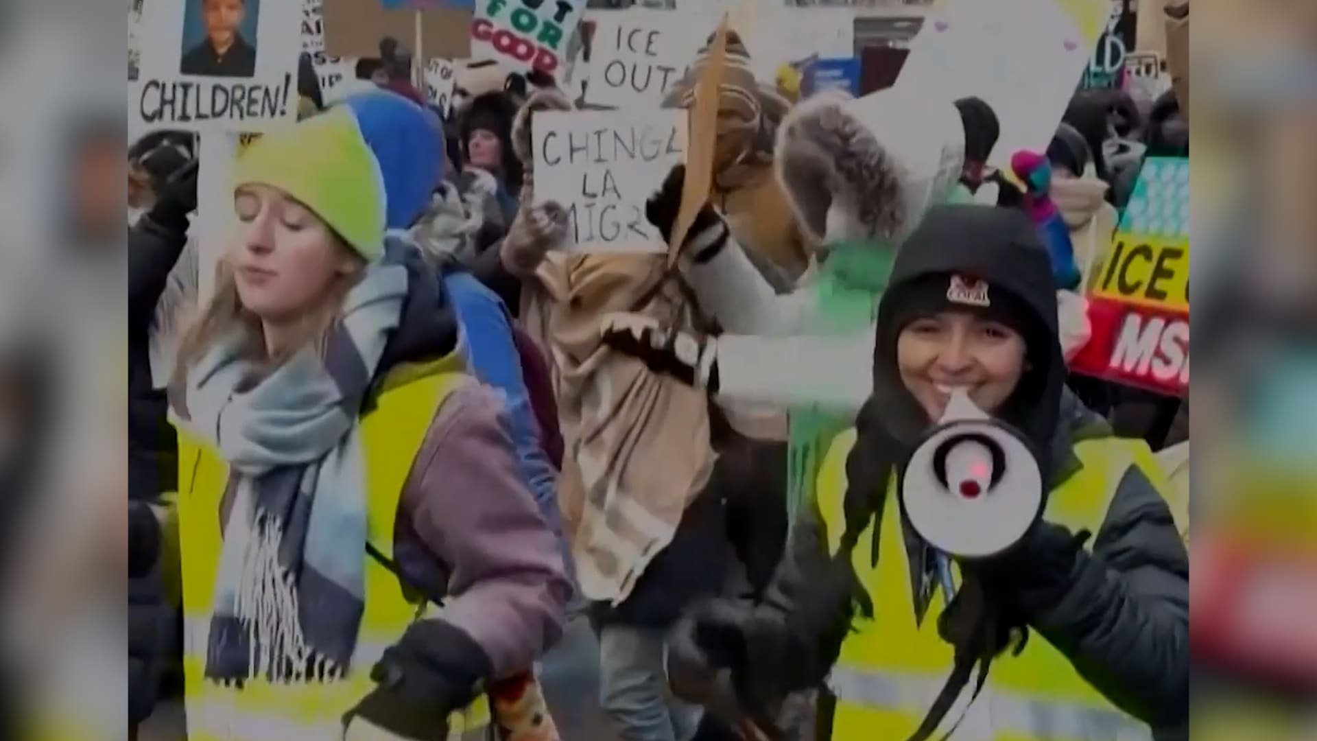 في درجات حرارة تحت الصفر.. متظاهرون يتحدون البرد باحتجاج "أوقفوا إدارة الهجرة والجمارك"