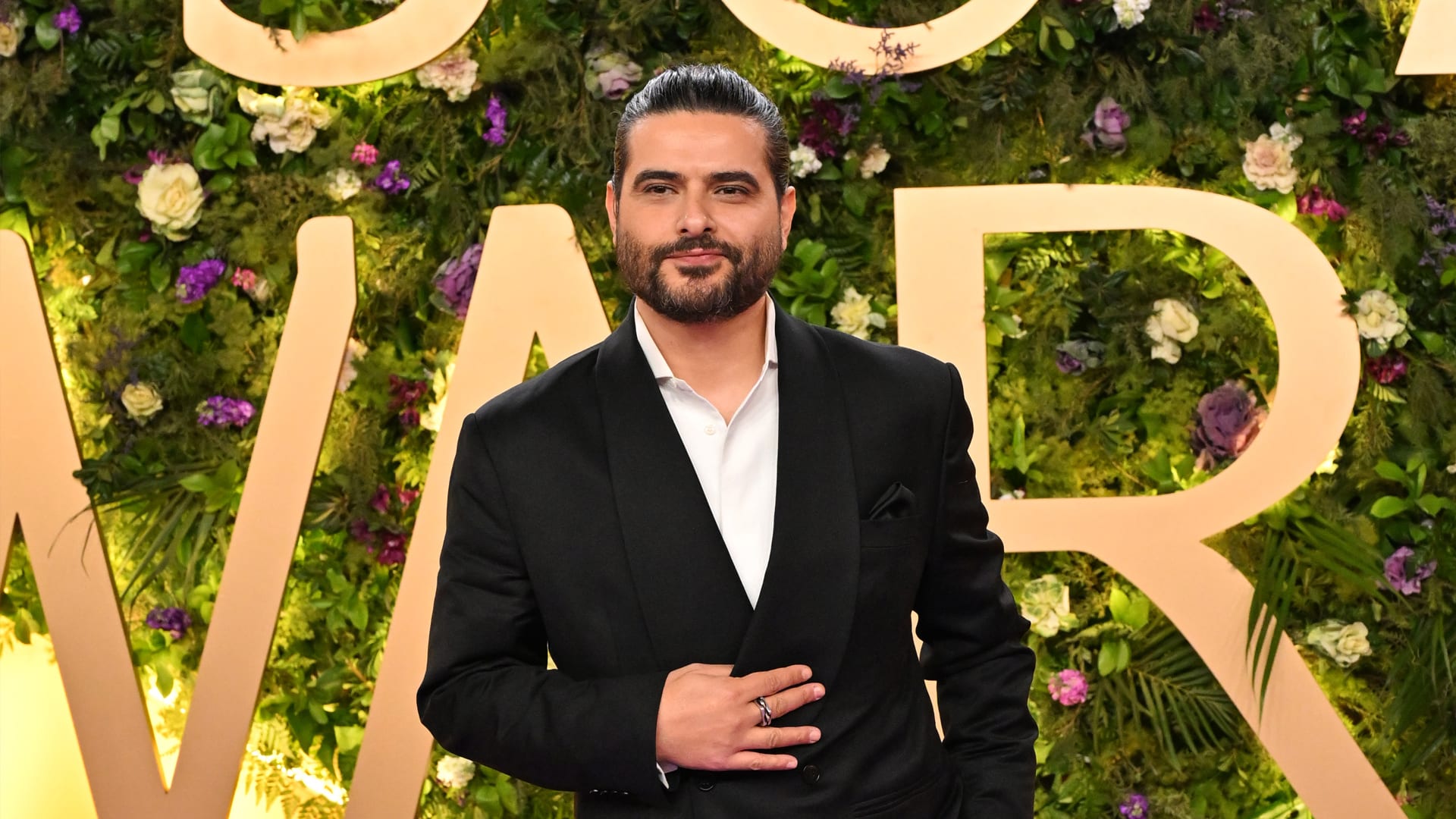 ناصيف زيتون ودانييلا رحمة يعلنان ولادة طفلهما الأوّل إلياس