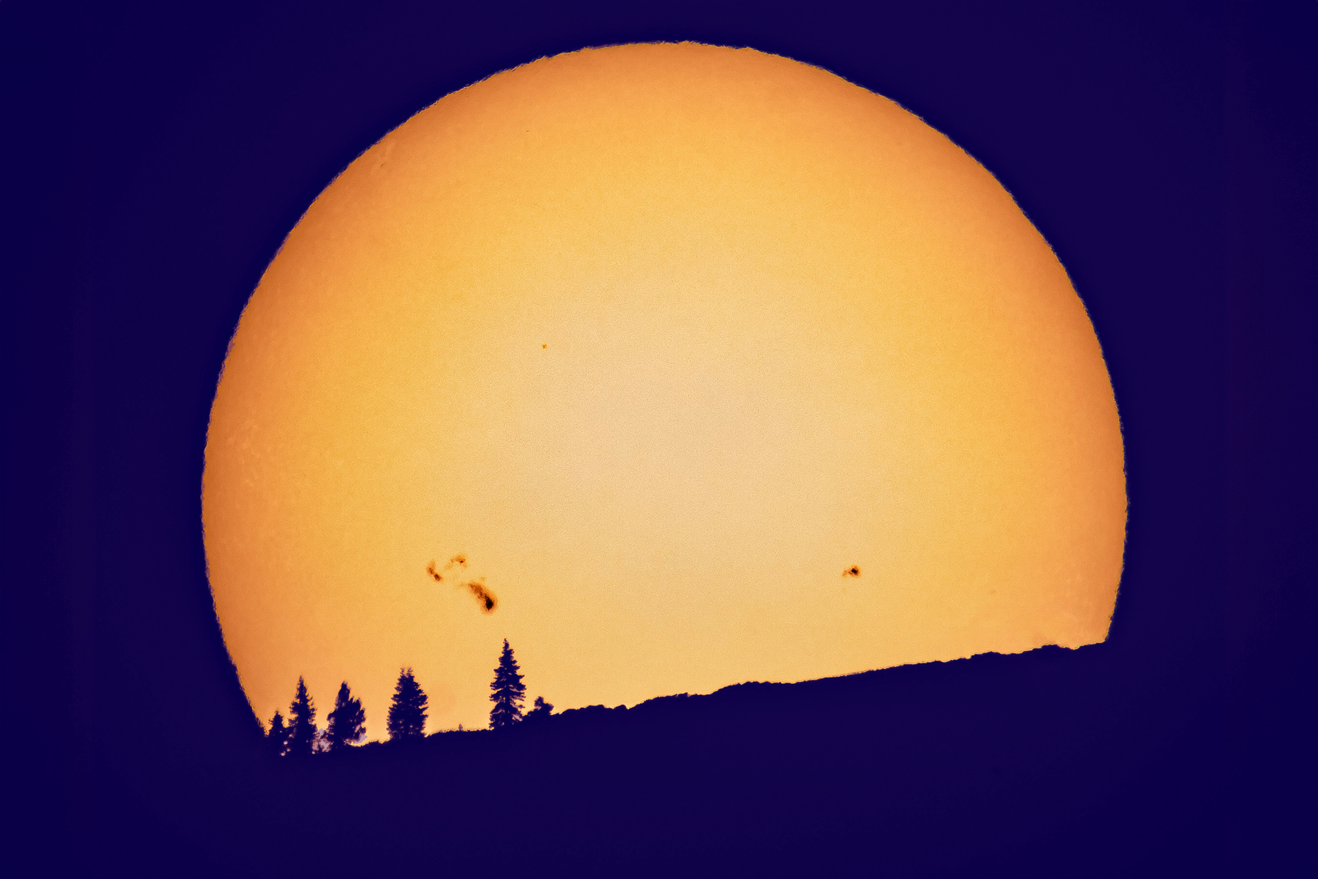 حين تقترب الشمس من الأرض أكثر في يناير