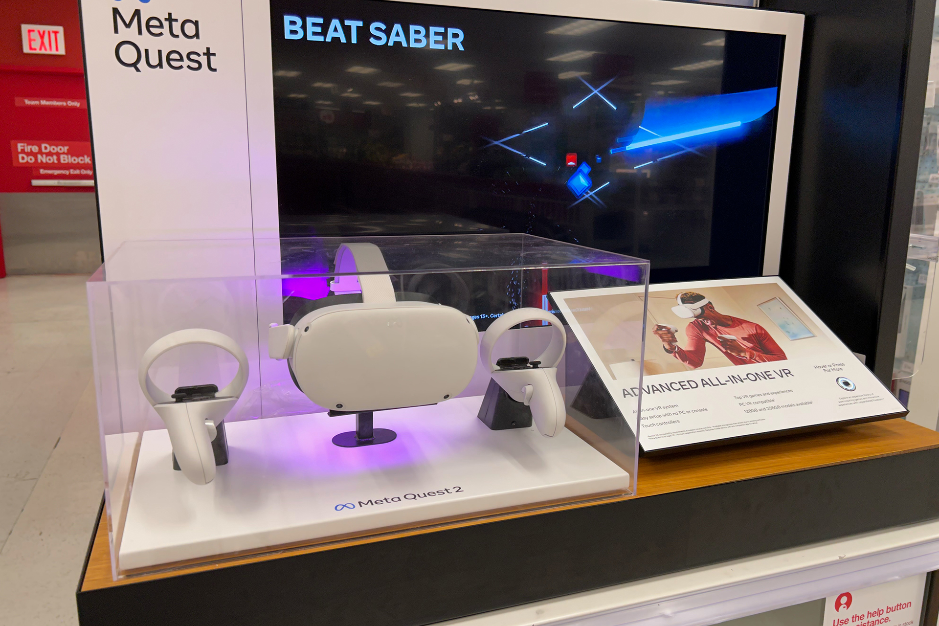 "ميتا" تقلص عدد العاملين بقسم الواقع الافتراضي.. هل تتخلى عنه؟