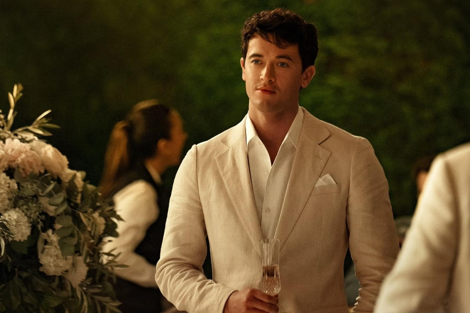 فيلم "أشخاص نلتقيهم في الإجازات".. هل تسقط أحكام الحب بالتقادم؟