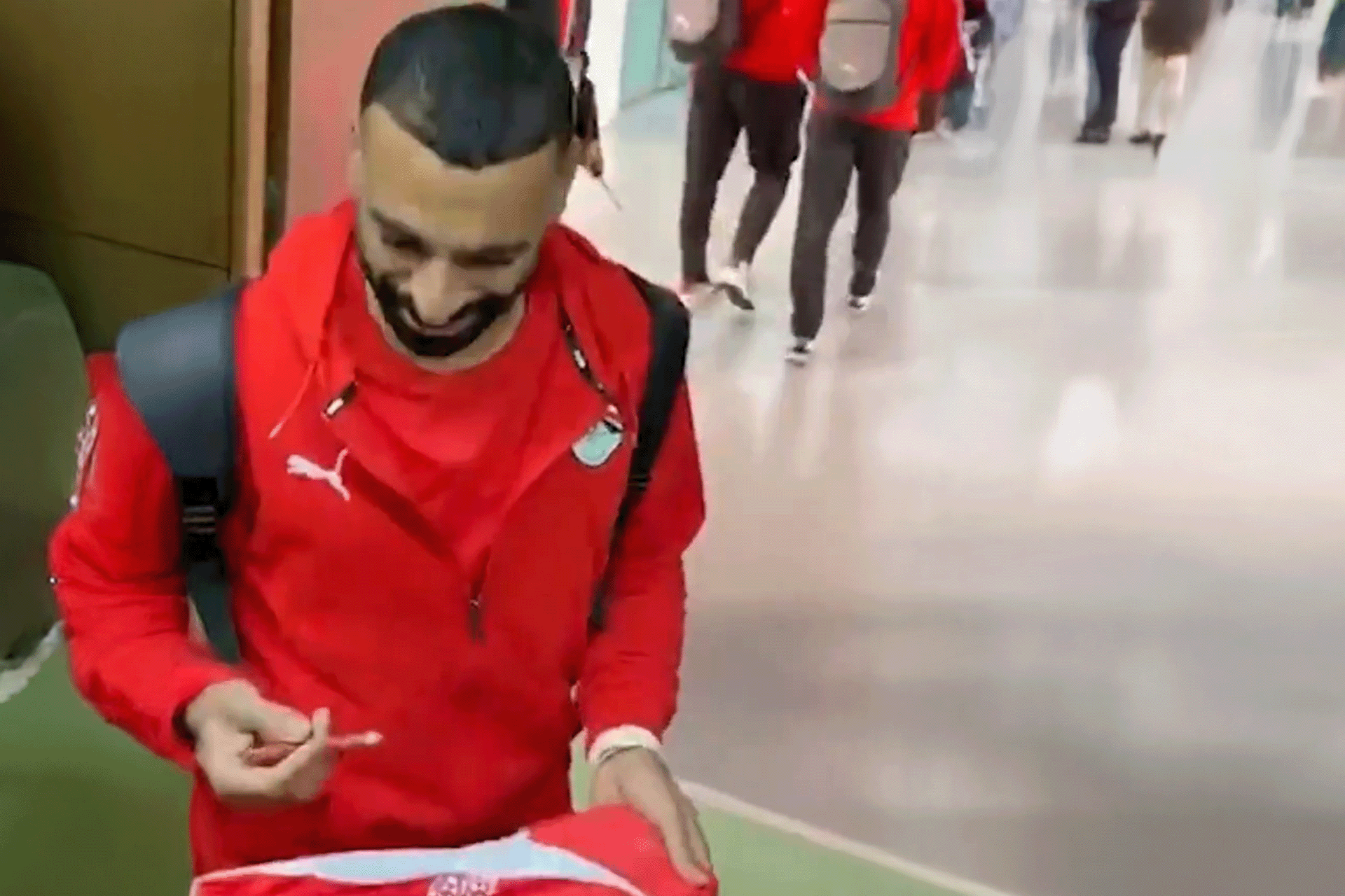 تفاصيل الحوار "المثير" بين صلاح ومراسل مصري في المغرب