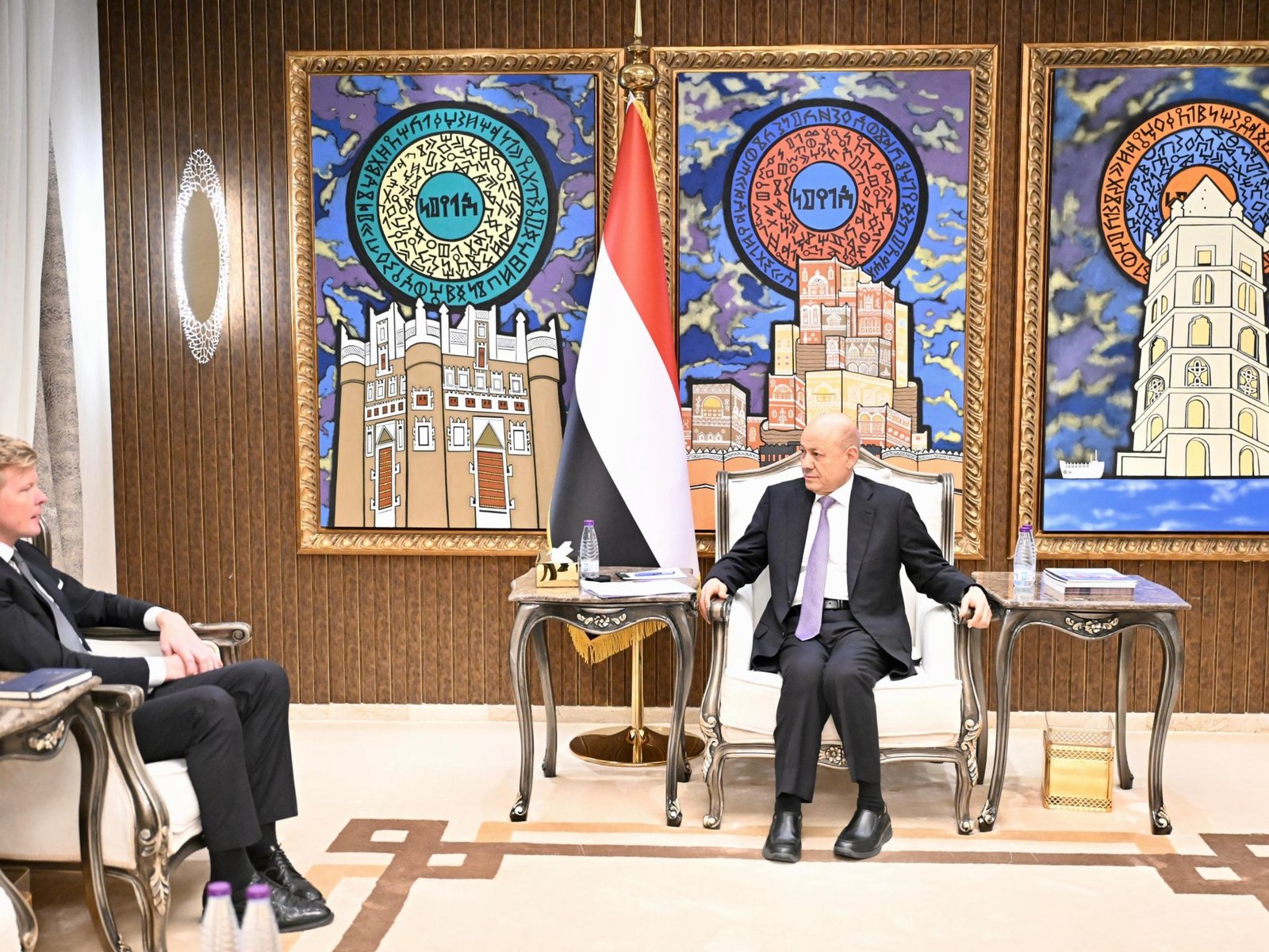 المبعوث الأممي إلى اليمن يلتقي العليمي ويواصل جولة إقليمية 2 66 1767875237