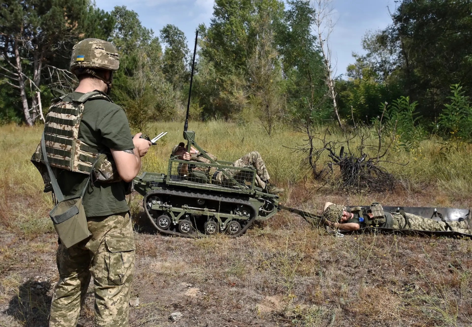 أوكرانيا تستخدم الروبوتات لإجلاء جنودها الجرحى من أرض المعركة